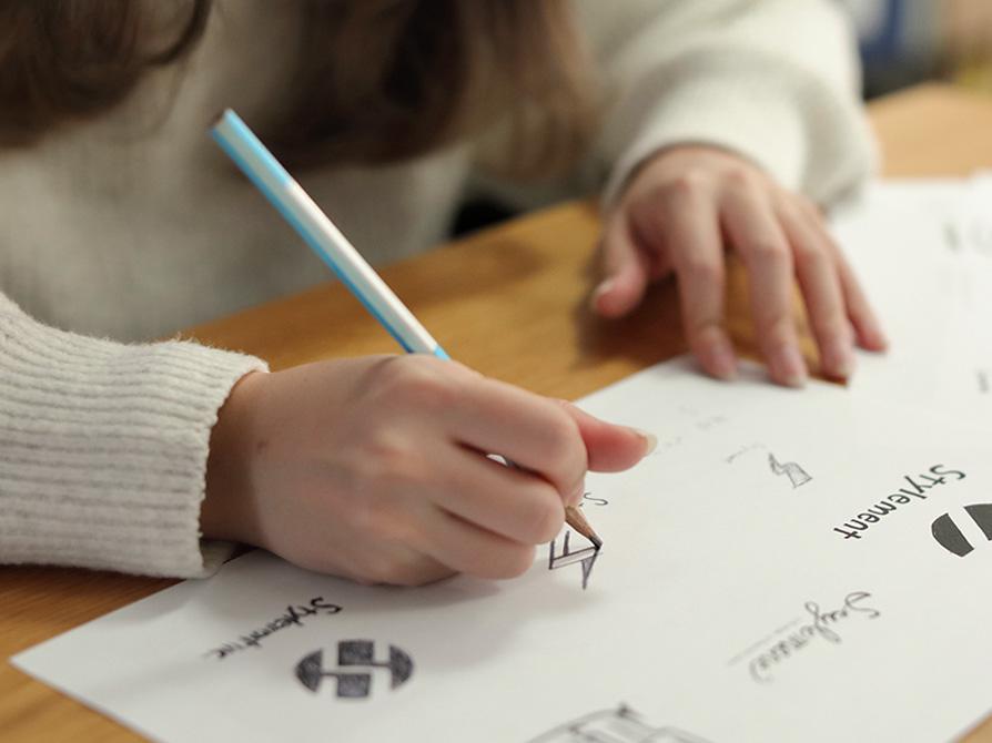 事業内容：企業ブランディング、WEBサイト構築マーケティング