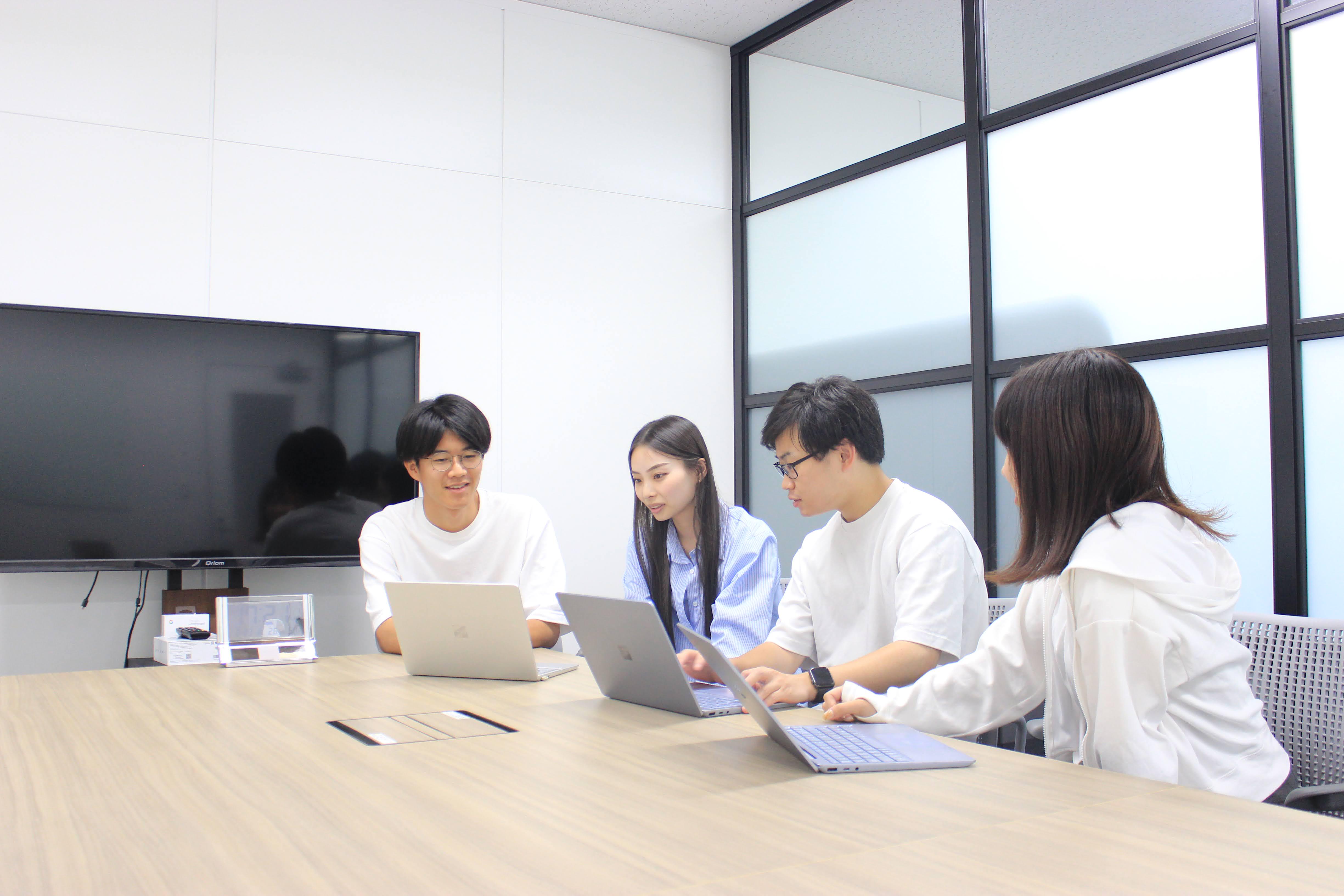 現在は自社サービスの開発も進めており、新たなビジネスのタネを探しているという。