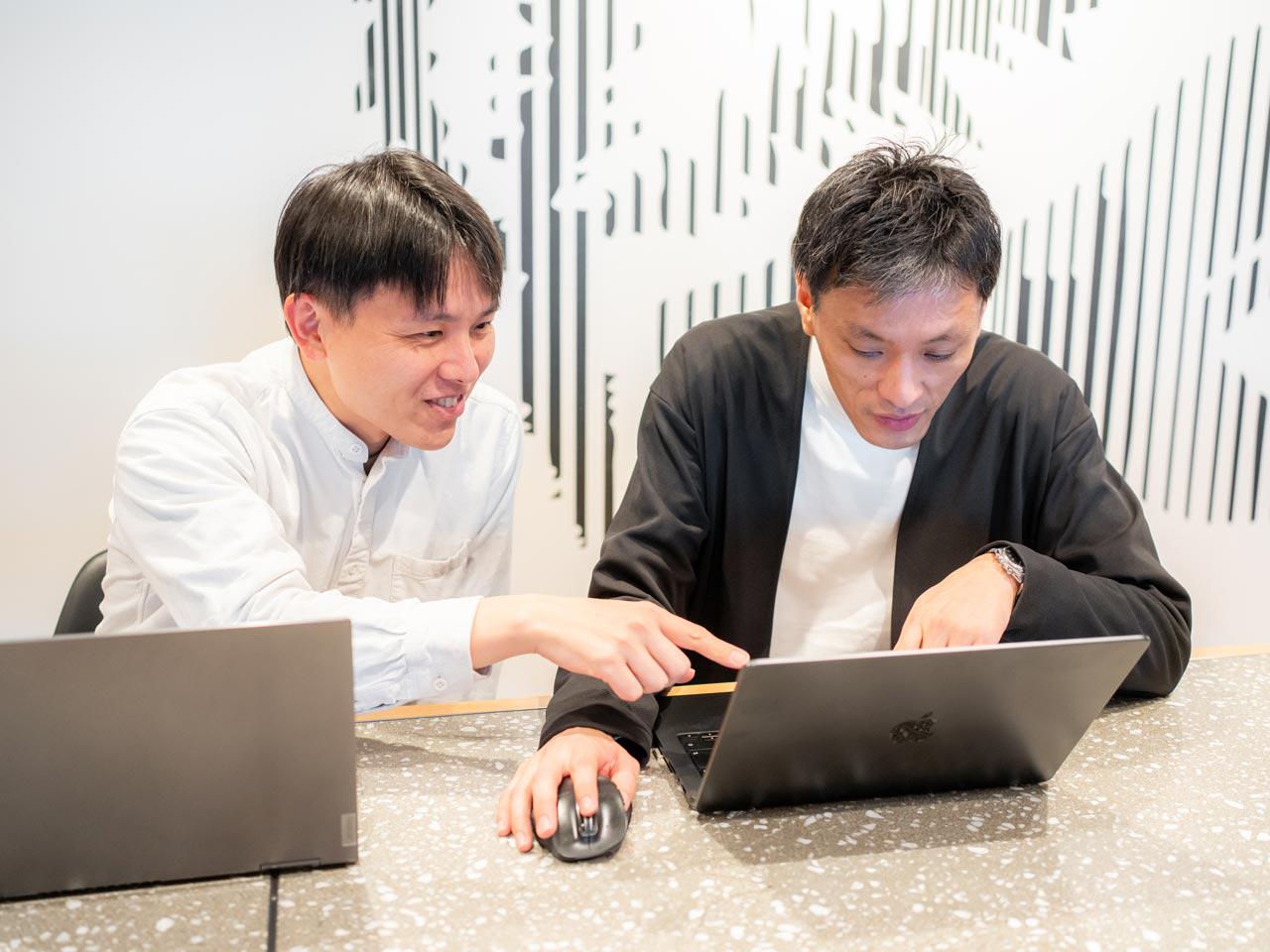 現在はその知見を生かし、企業内に散在するナレッジを活用して人と組織の力を引き上げる、AIを用いた「ナレッジ・エンパワーメント・プラットフォーム」の開発にも取り組んでいる。