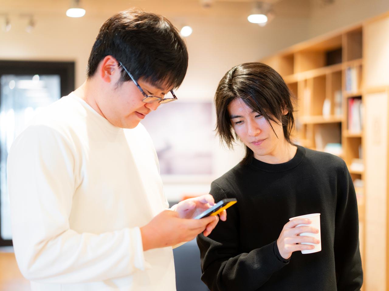 働き方も柔軟である。エンジニアはフルリモート・フルフレックスが基本となっており、地方在住のメンバーも多い。