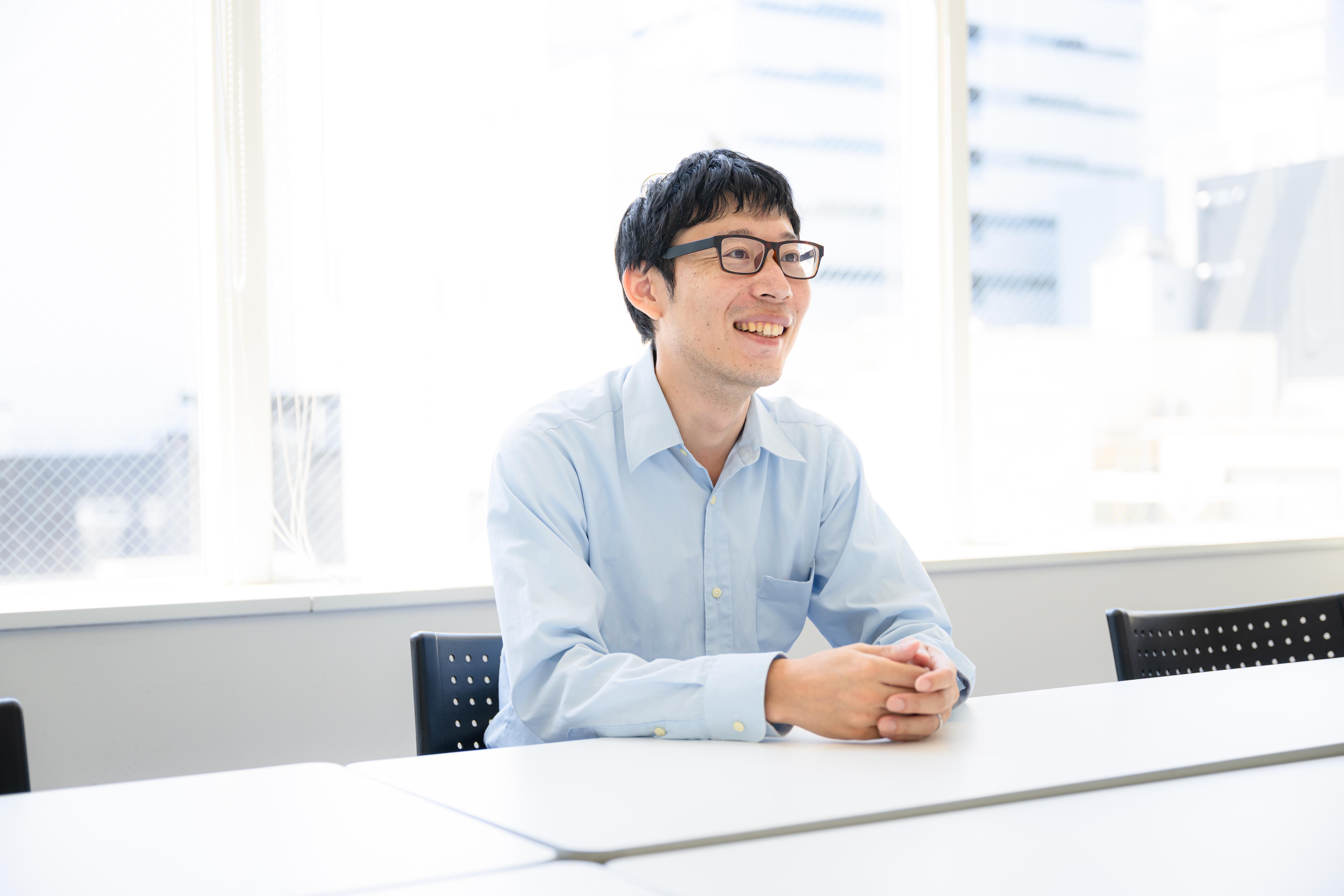 ＨＲ部・次長　清水 俊樹です。
株式会社フューレックスに入社して8年目。幅広く総務業務に従事しており、その中でも特に「採用（新卒・中途）」「労務」を中心にしており、現在はＨＲ部門の責任者をしています。
