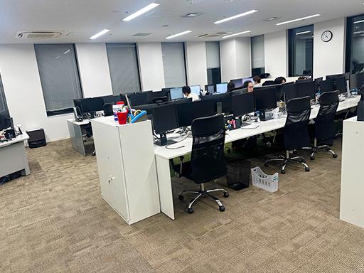 掲載写真には、旧オフィスと新オフィスのものが混在しています。実際の職場の雰囲気は、二次面接の際にご案内しますのでご安心ください。
新オフィスにて、働きやすい職場環境をご用意してお待ちしております。