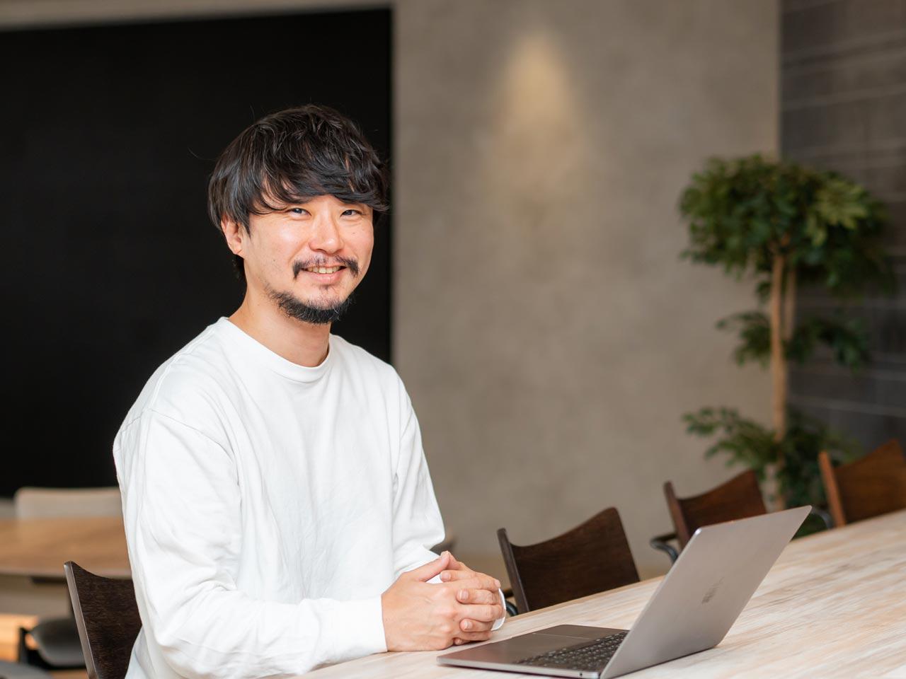 経営リスクから企業を守るため、同社は「行動の先を創造する」をスローガンとして掲げ、フィッシングメール対策を現状のリスク把握～教育まで一気通貫してできるサービス『情報漏えい防ぐくん』を開発・販売している。