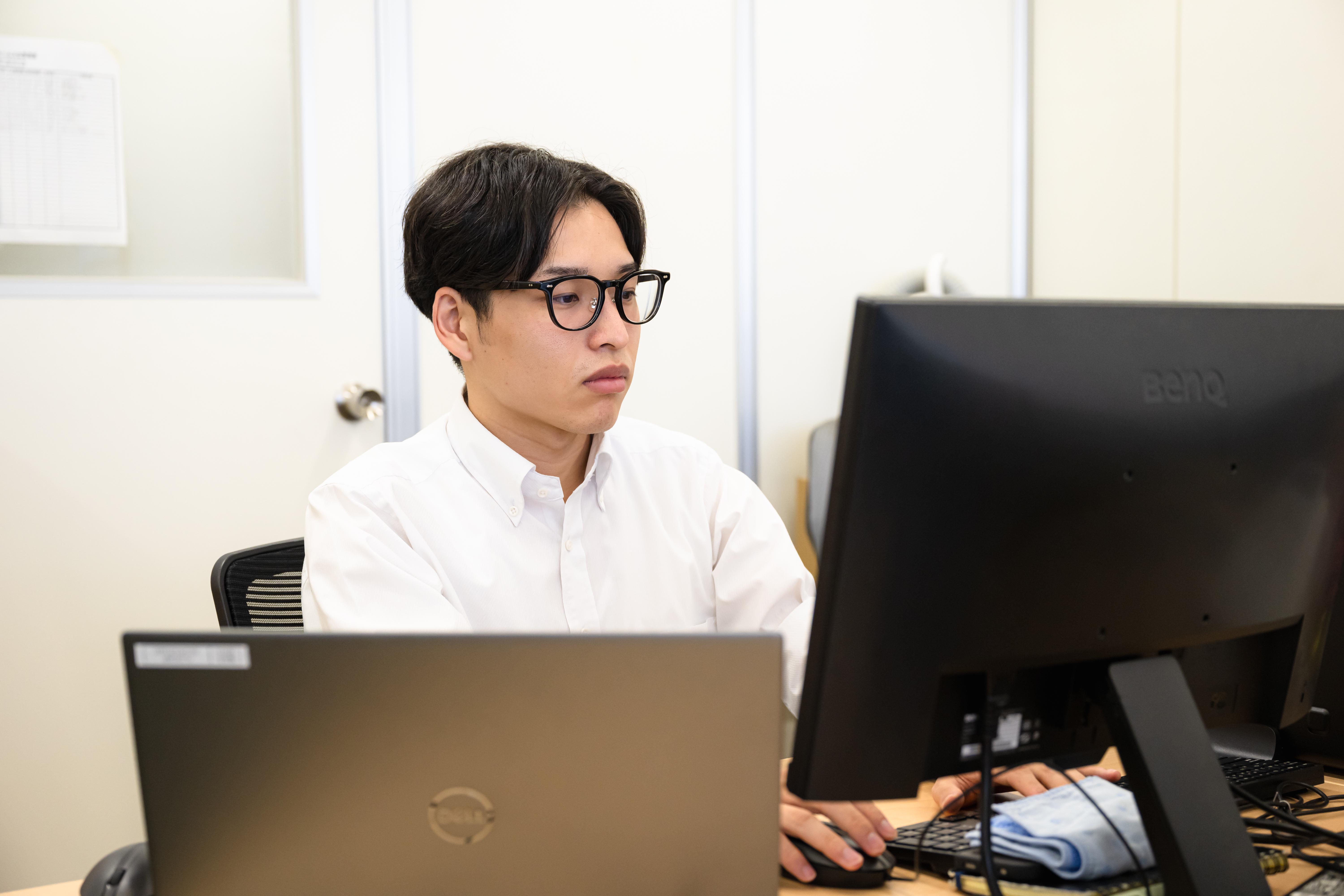 企画から保守まで、お客様の情報システムをトータルに支援。責任は大きいですが、自分が手がけたシステムが社会に貢献している実感を得られる瞬間が、エンジニアとしての醍醐味です。