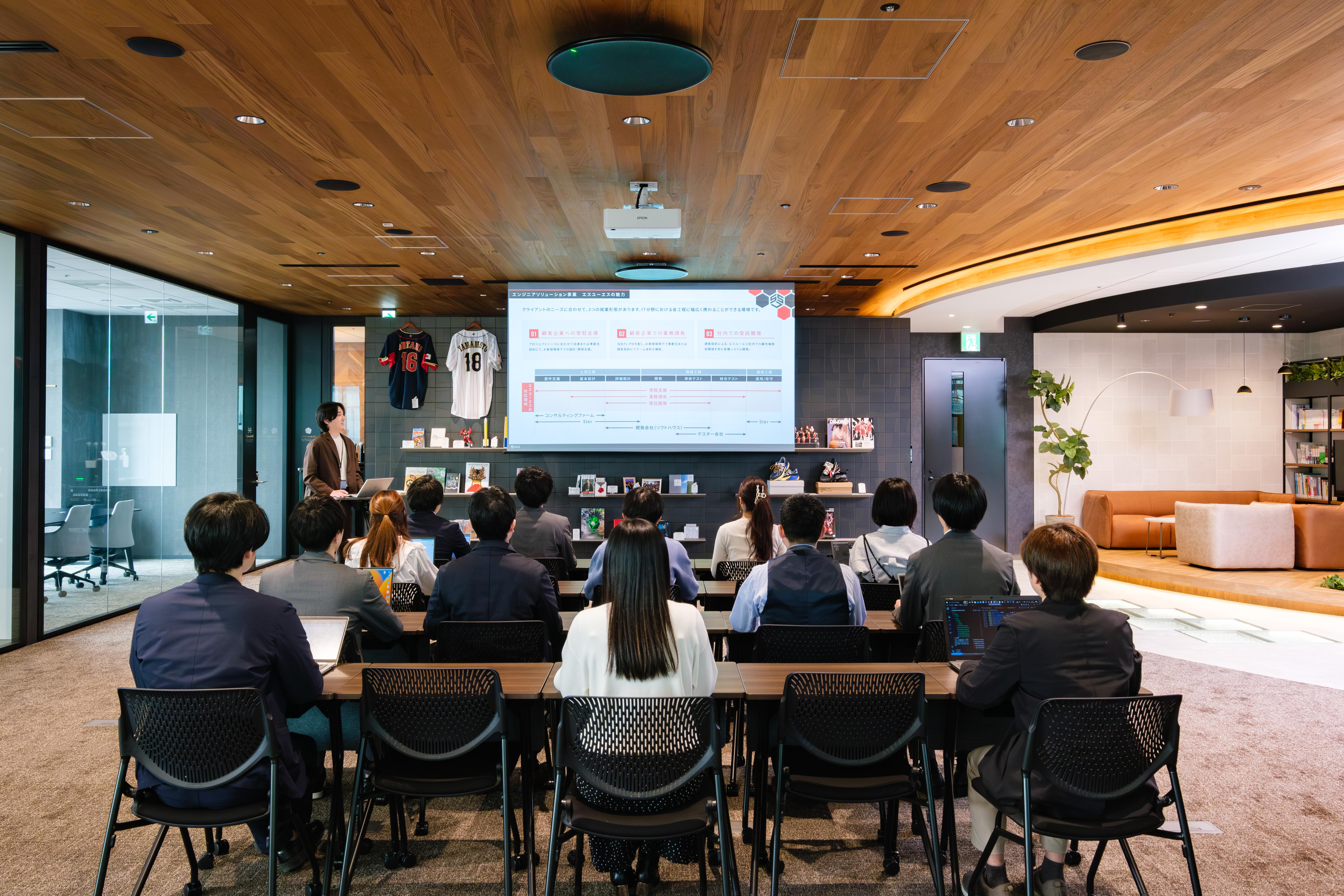 人財の育成を大切にしている同社では、技術者派遣のプロジェクトをアサインする際にも、エンジニア個人のスキルアップと向き合っている。