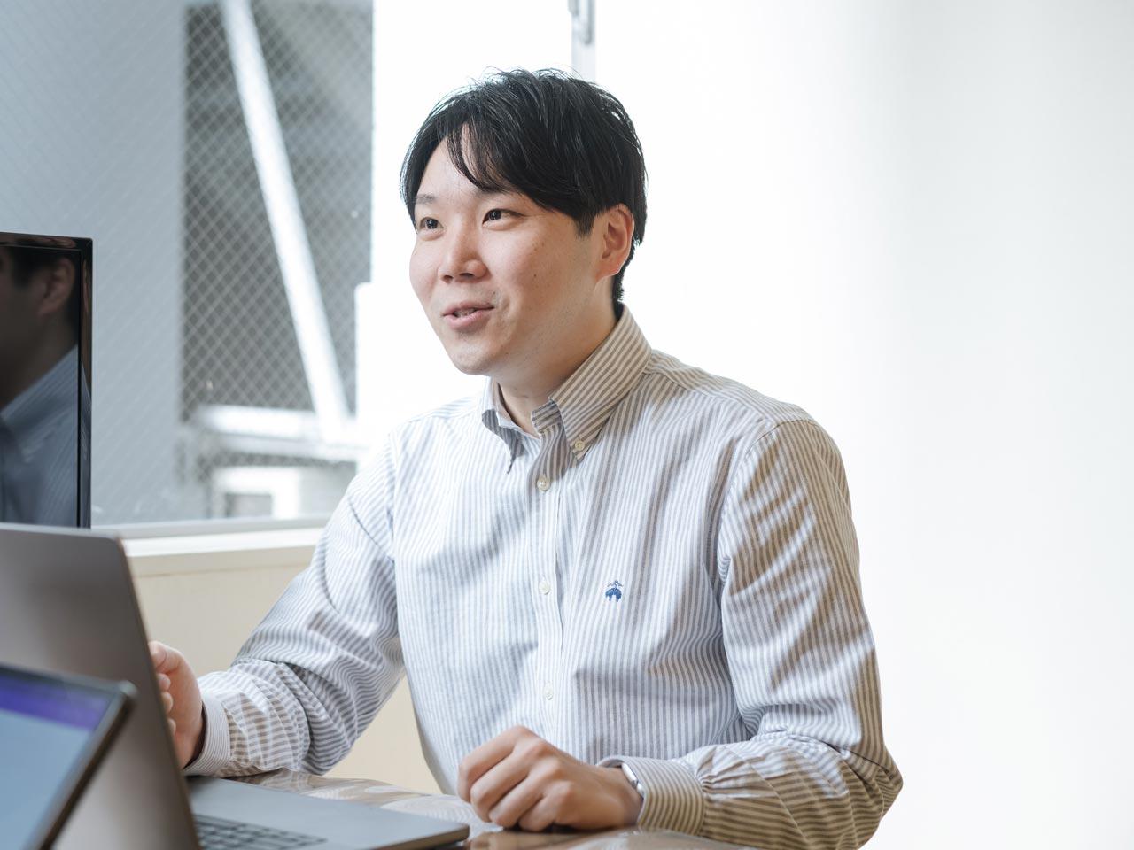 2024年2月に設立され、受託開発と自社サービスの2本柱で事業を展開している。