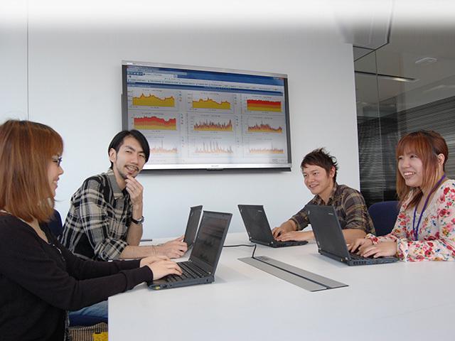 ミーティング風景。年齢問わず、コミュニケーションは活発だ。