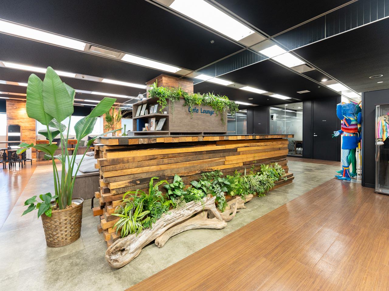 “感謝”“挑戦”“楽しむ”というワークスタイルと、人柄重視の採用による人材力も特徴的である。