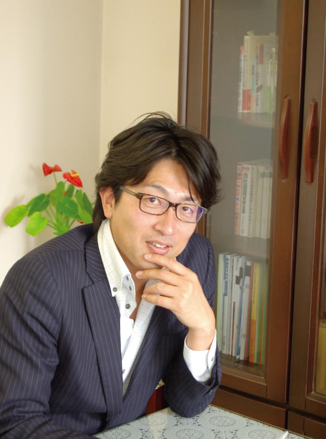 代表取締役社長
藤田陽司
シーティーイー（ＣＴＥ）とは、”Computer Technology Enterprise”の略。
創業者は「私たちの五感を研ぎ澄まして、新たな商品を生み出していく仕事だ」と。２代目の私は新たなＣＴＥを目指しています。