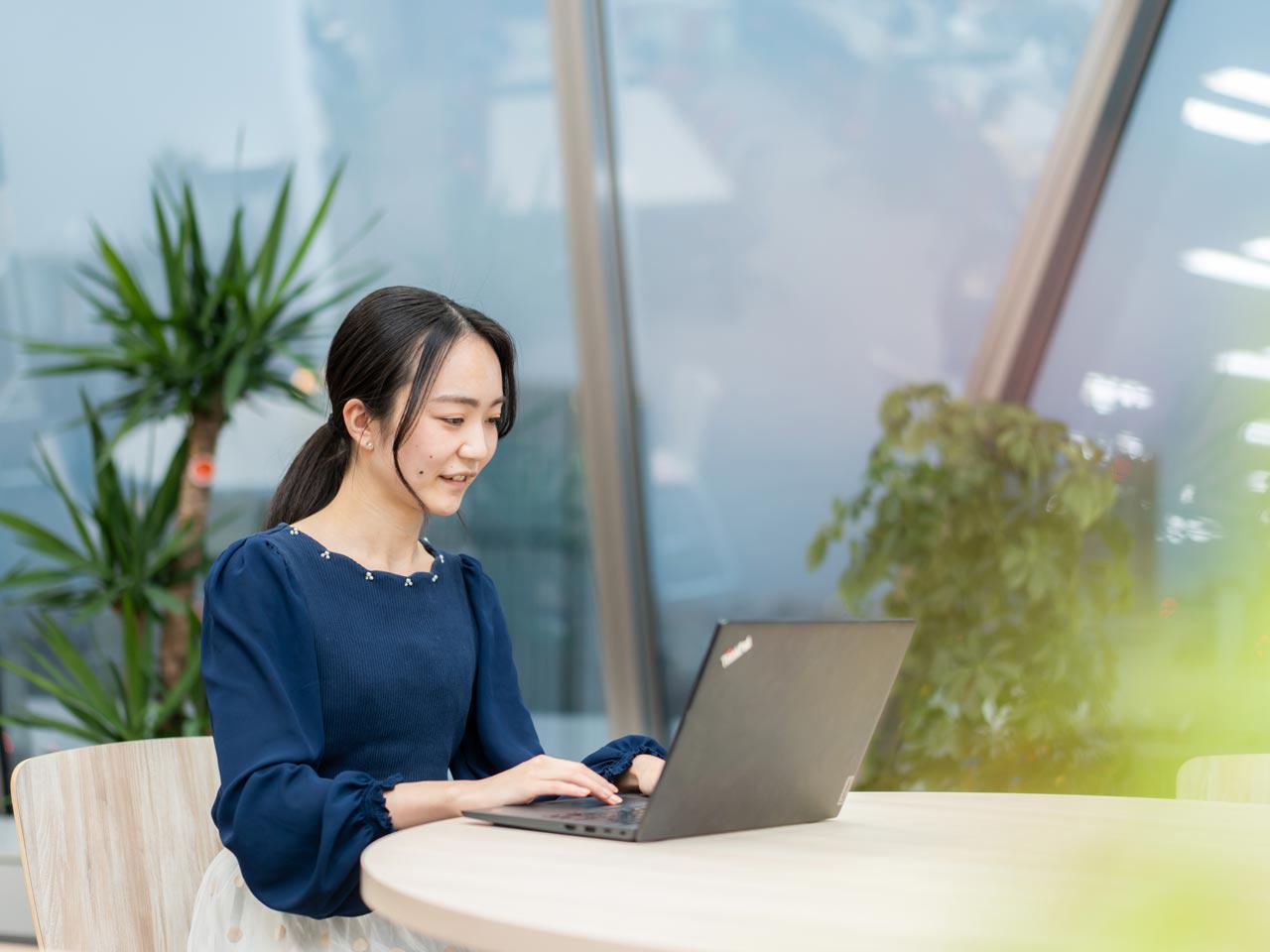 クライアントに散在するあらゆるデータを集めて課題を可視化し、それを改善すべくテクノロジーを用いてツールを開発・提供し、現場での着実な活用によって企業変革に繋げる徹底した“データドリブン”のアプローチが特徴。