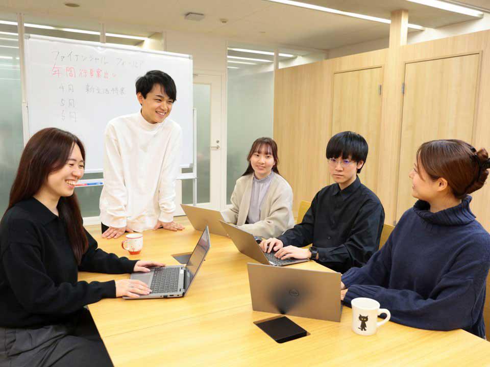 事業内容：金融メディアを持つデジタルマーケティング企業「ブレイク・フィールド社」