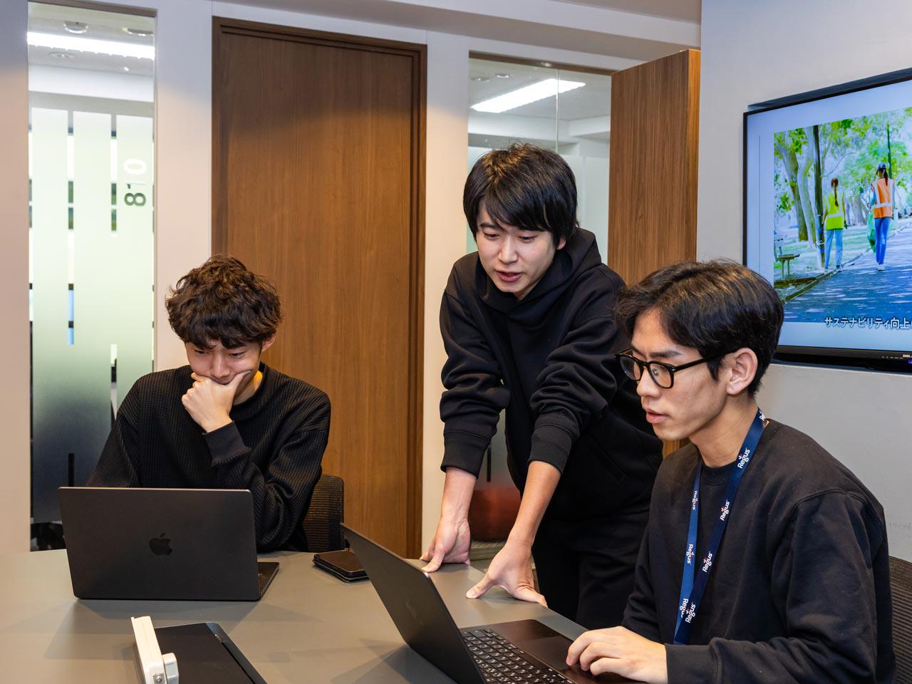 全社でナレッジを惜しみなく共有し、全員のマーケレベルを引き上げています。