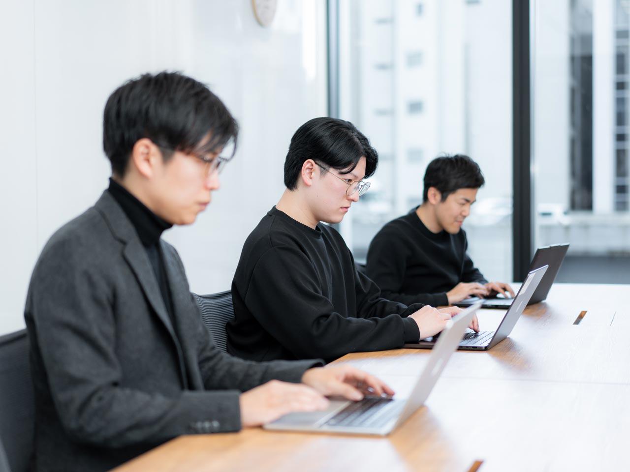 異なる組織あるいは物流拠点の間でタイムリーに共有し、検品レス・納品伝票レスを実現。