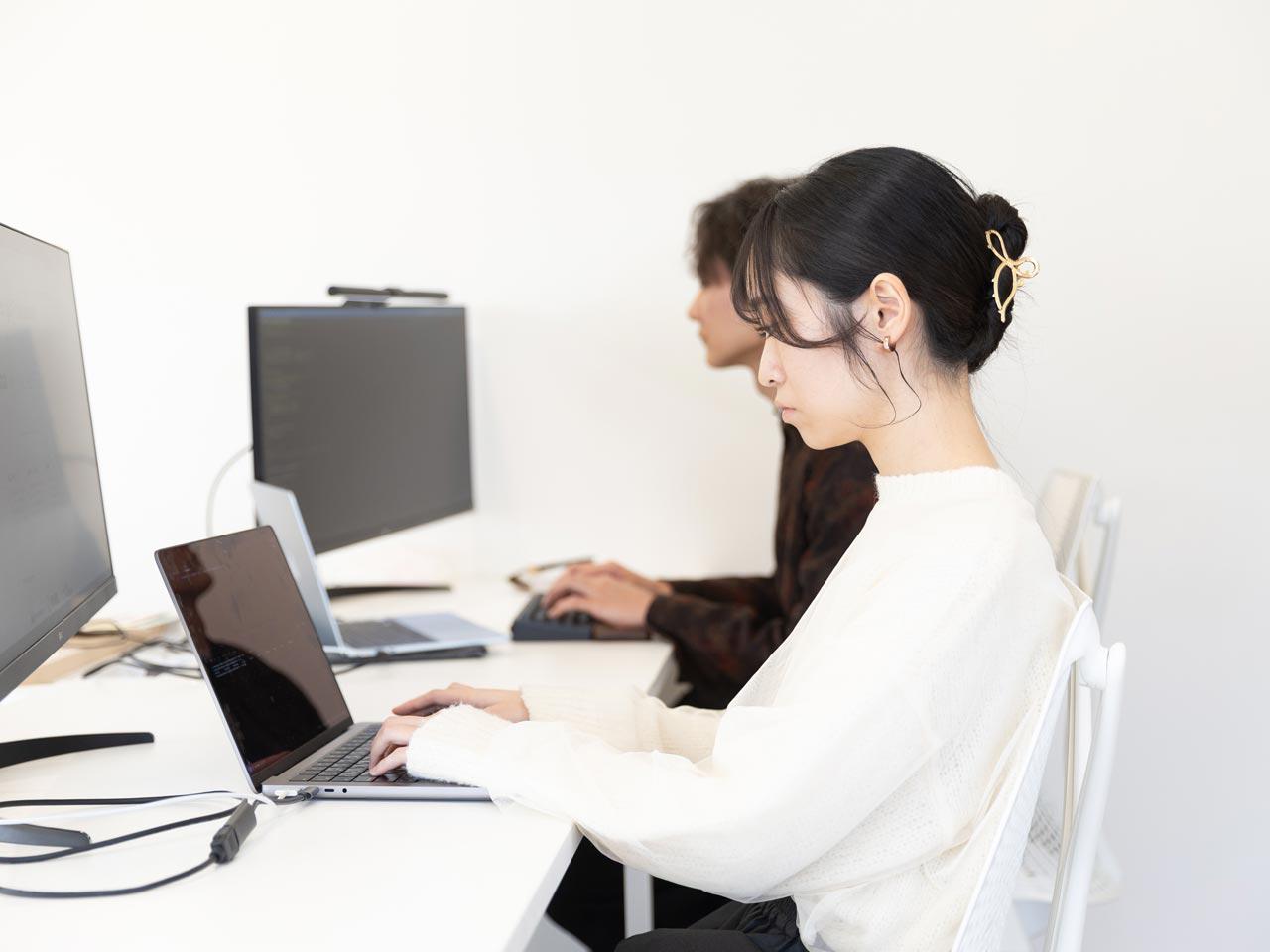 7名のチームとして、コミュニケーション重視の組織運営と誠実なカルチャーも特徴的。