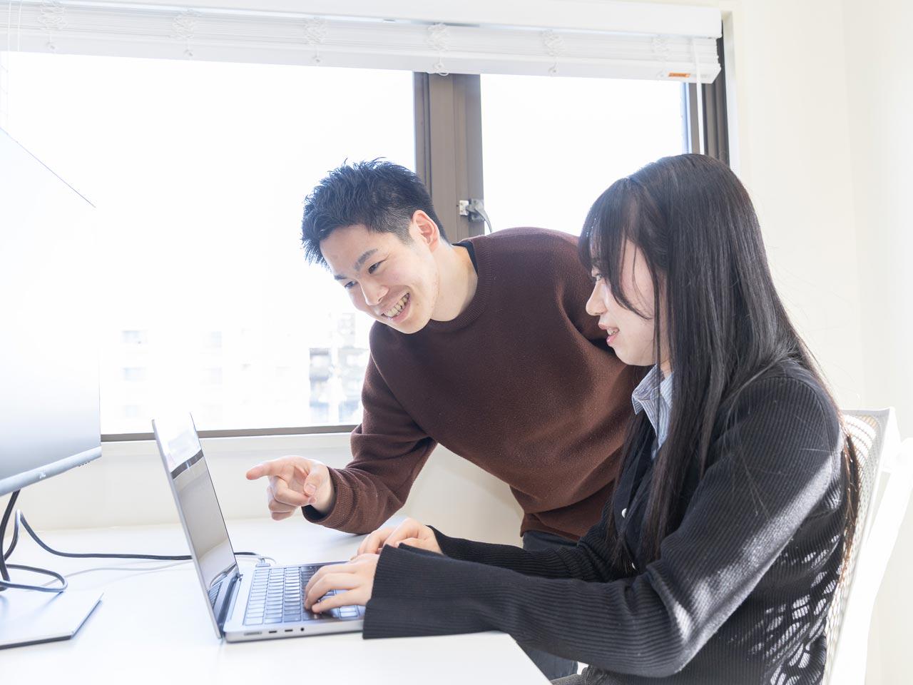 意見や提案は積極的に行うものの、空気を読み、穏やかで協調的な人柄を求めている。