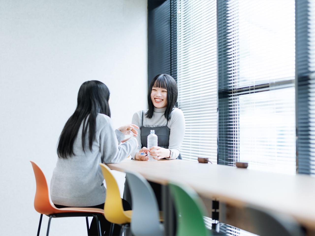 社員同士の仲の良さが同社の離職率の低さにも繋がっています。明るい雰囲気が弊社の魅力です。