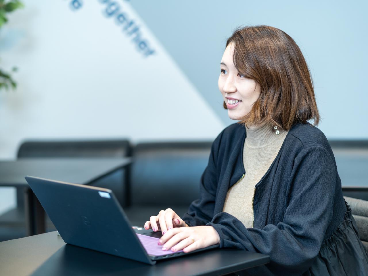 チームワーク、コミュニケーション機会も月に一度の全社での懇親会や、グループでのランチ会制度で提供しています。