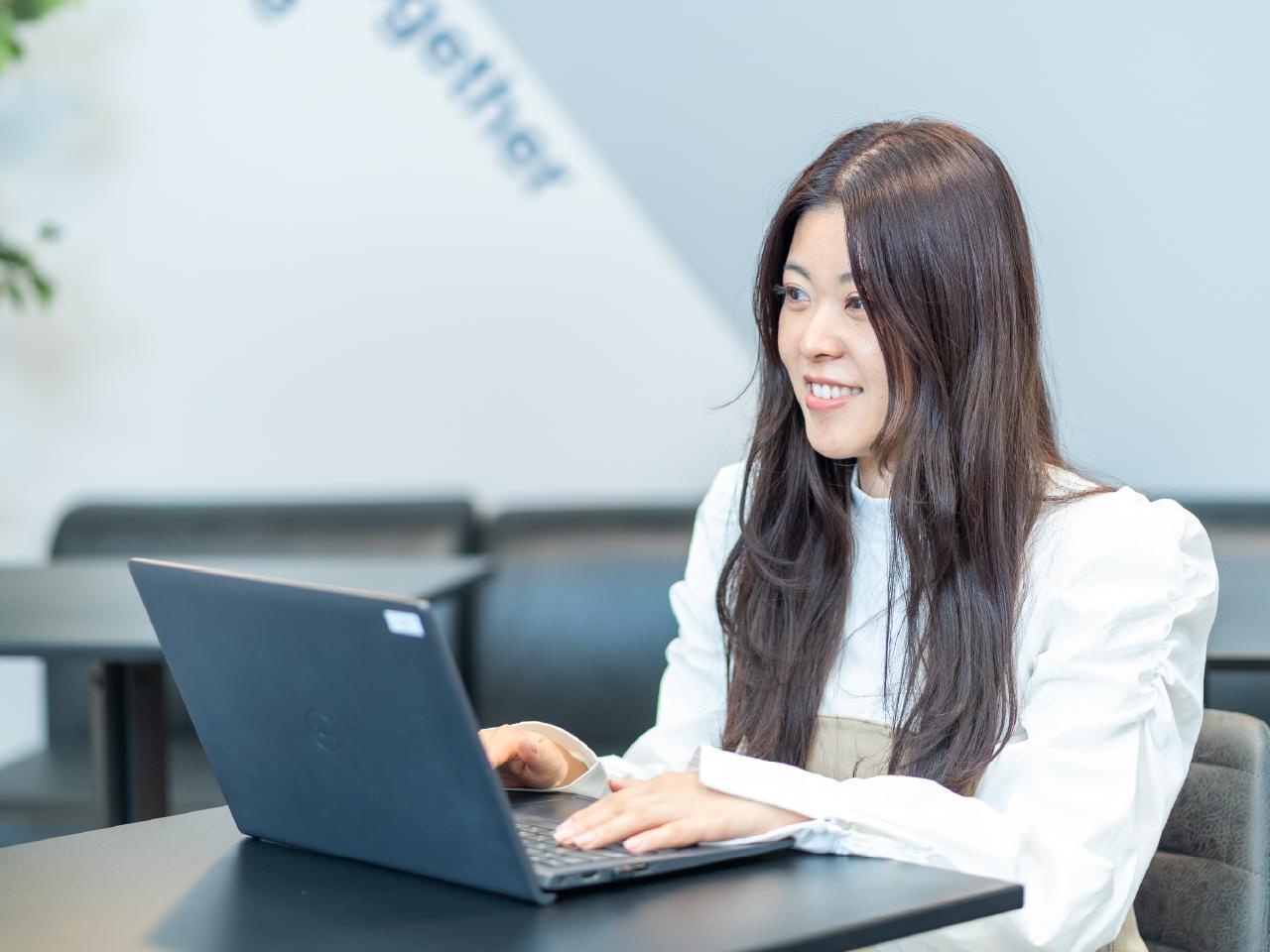 『dekisugi』は、外国人技能実習制度および特定技能による外国人労働者の監理団体・登録支援機関向け管理ツールとして、外国人材の採用から入国準備、就労後の支援まで一連のプロセスにおける業務管理や書類作成等を一元管理し、業務効率化を図る外国人材管理システムの決定版である。