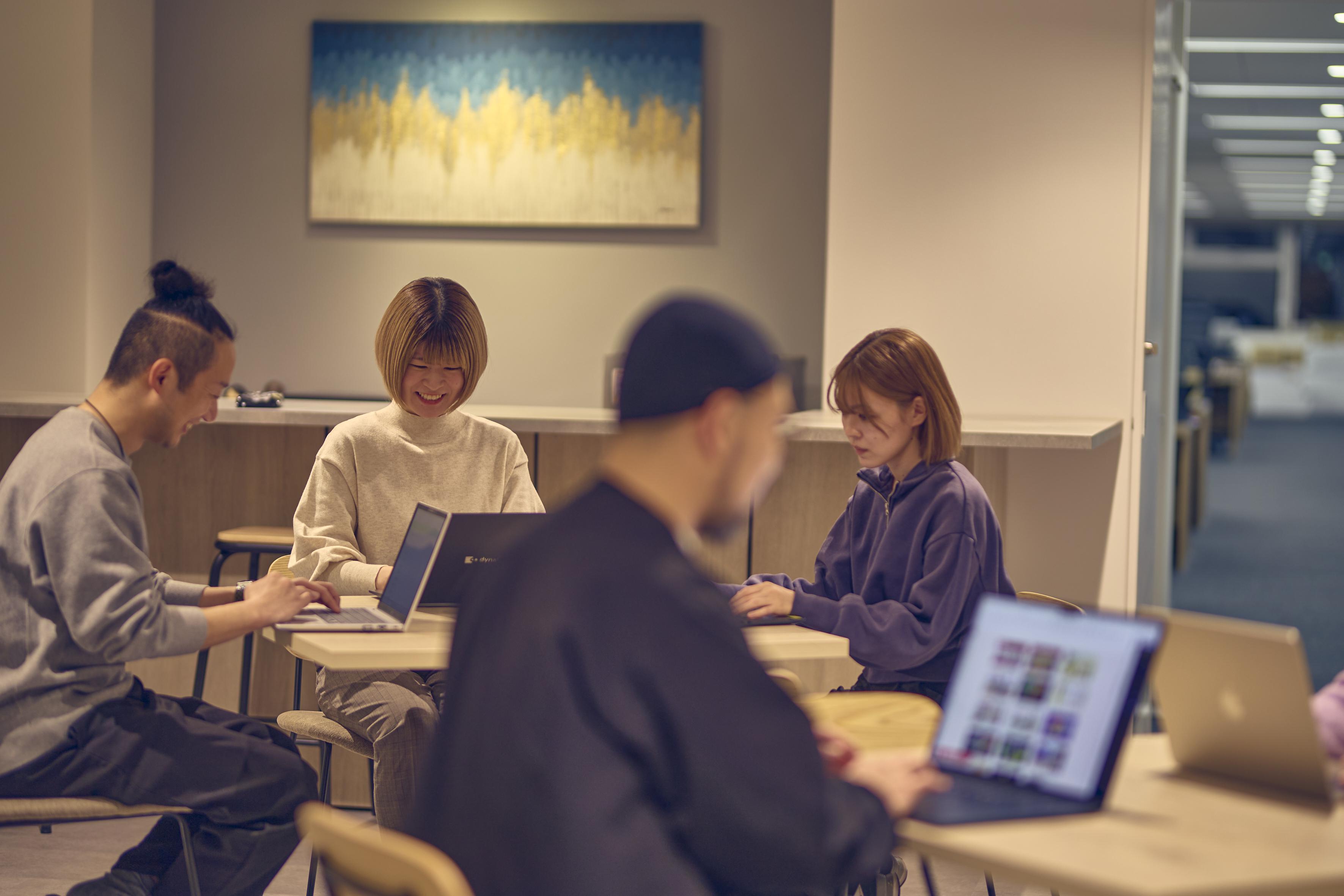 同社では、WEB採用支援事業もおこなっています。
採用サイトのデザインや制作、および人員の募集をWEB上でおこない、望む採用を低コストで実現するものです。