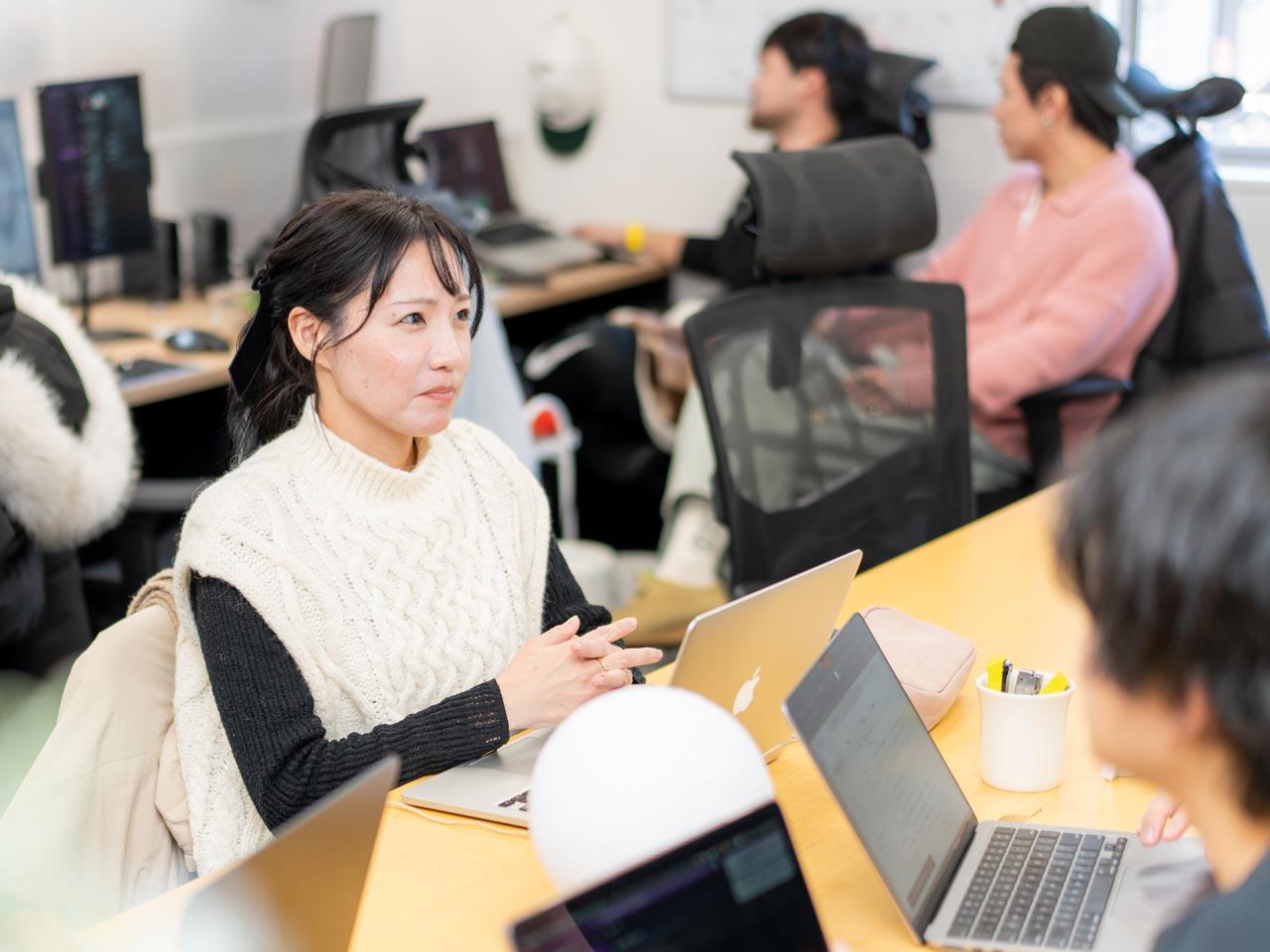 同社の組織づくりを支えているのが、河辺氏が繰り返し語る「判断基準の共有」という考え方だ。