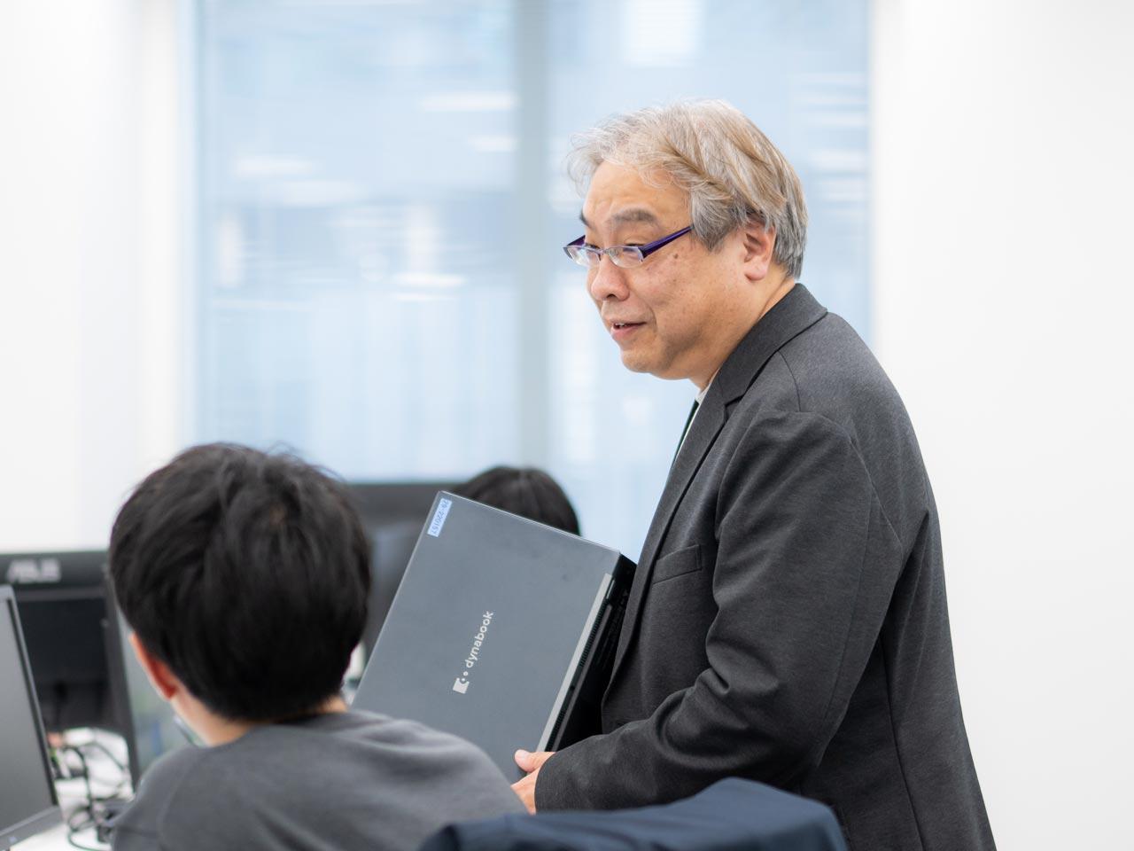 キャリアアップ・スキルアップに向けた取り組みや制度も充実。新たな技術や市場を学ぶ「JNSPラボ」の他、NECグループやJSRグループの研修も受けられる教育制度等、学びの場が多数。