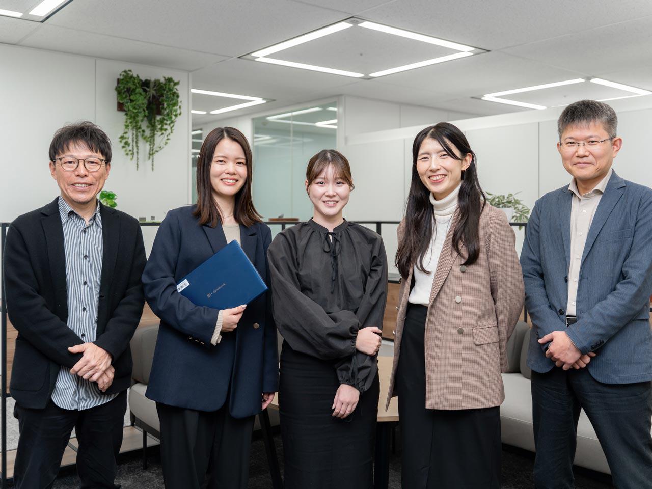 KDDIの全国各地にある基地局やネットワーク設備等の通信インフラ建設事業、24時間・365日の運用保守事業、最新のネットワーク技術を活用した顧客の課題解決を手掛ける新規事業を展開。