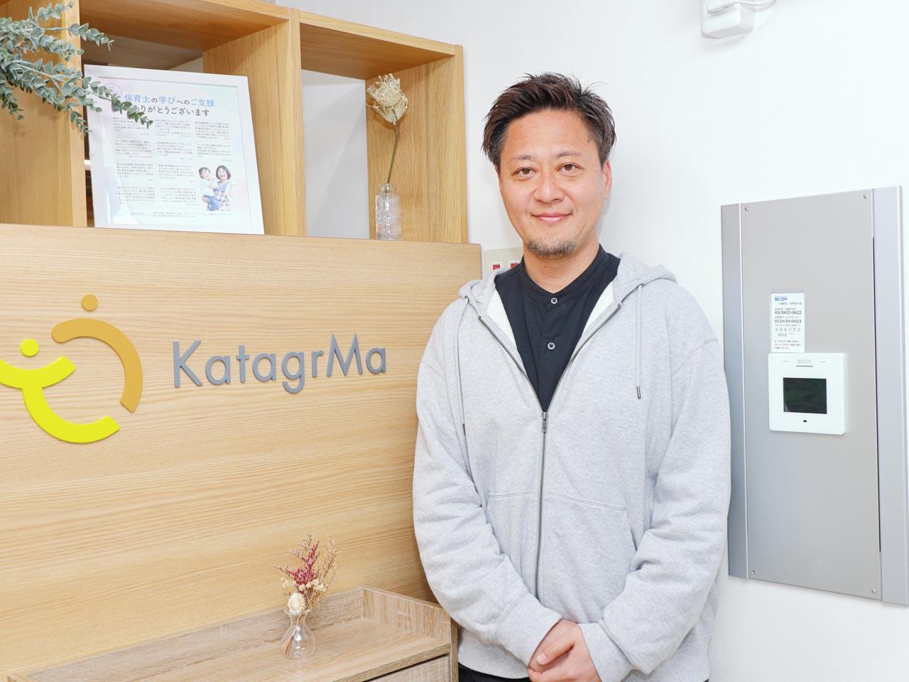 「人財育成」「人事評価」「エンゲージ」の3プロダクトを展開し、職員のアンマッチ・ミスマッチをなくすとともに、的確な評価と育成の機会づくりをスムーズに行えるようにすべく、組織運営や職員管理を効率化する。