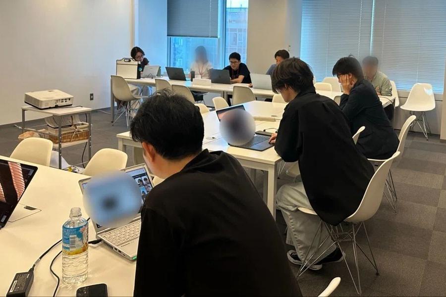 半年に1回開発合宿を開催。オープンなディスカッションを重視しています。