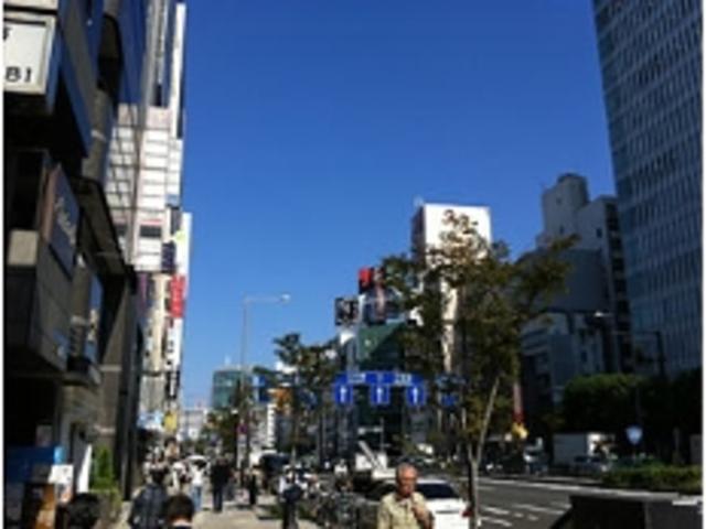 青山通り沿いにあるオフィスは、
表参道駅より徒歩1分の好立地です。