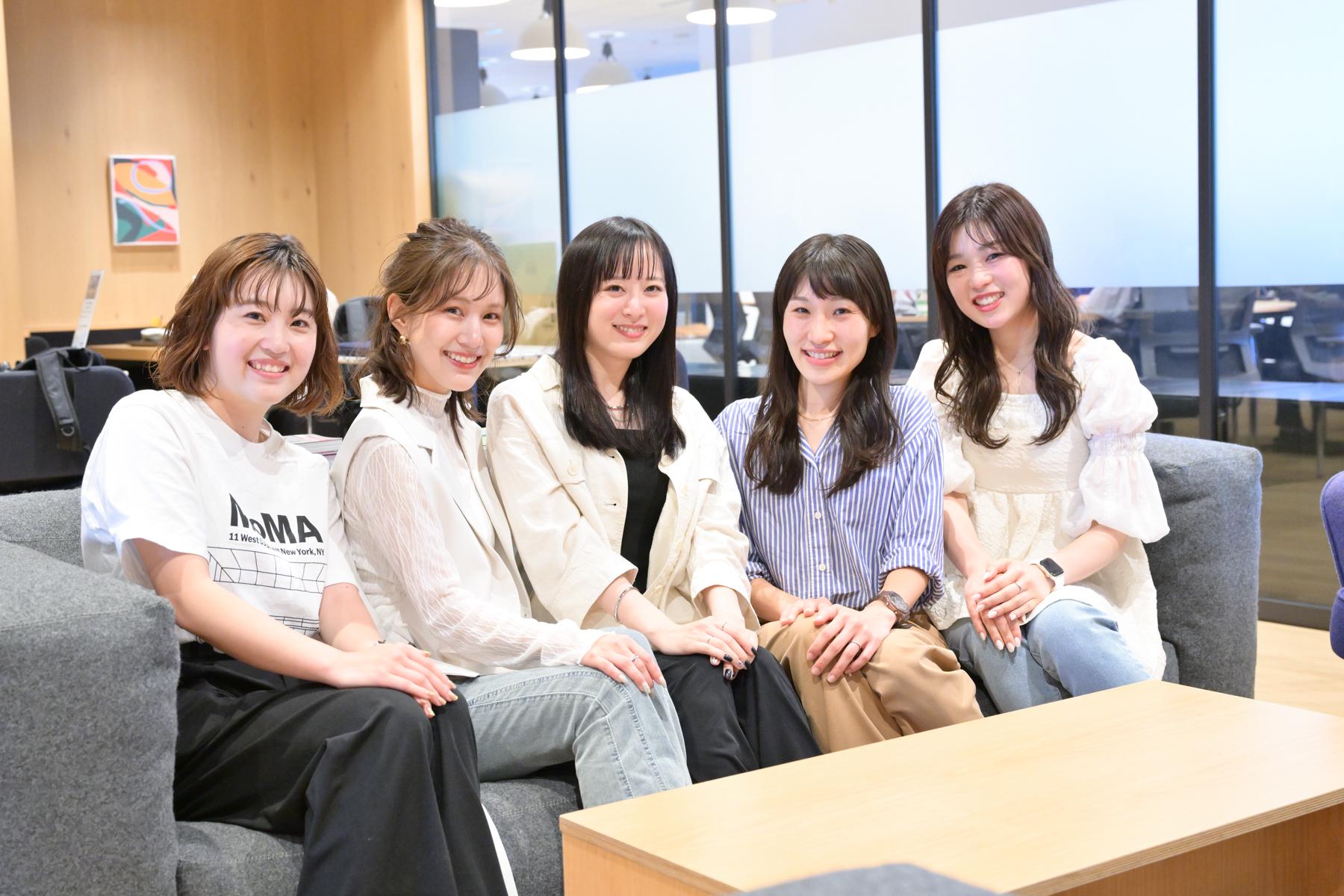 『WOMAN's VALUE AWARD』という女性の活躍を推進し、積極的な採用を行う企業に贈られる賞にて、"優秀賞"を3度受賞しました。
そんな当社の男女比率は5:5。
ライフイベントの多い女性でも働きやすい環境となるようサポートします。