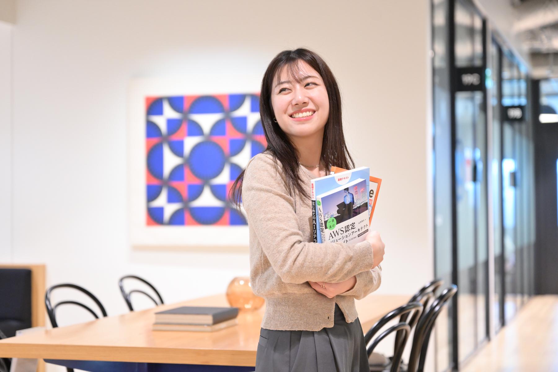 社員の自己研鑽を応援するべく、資格に応じて手当を毎月支給しています。
月5,000円～2万円の給与アップも実現可能です。
また、学びをサポートする福利厚生として、書籍代5万円・技術研修10万円の補助制度もあります。
ヒューマンスキルなどを高める研修は年4回まで会社負担、技術研修は年間10万円まで会社負担します。