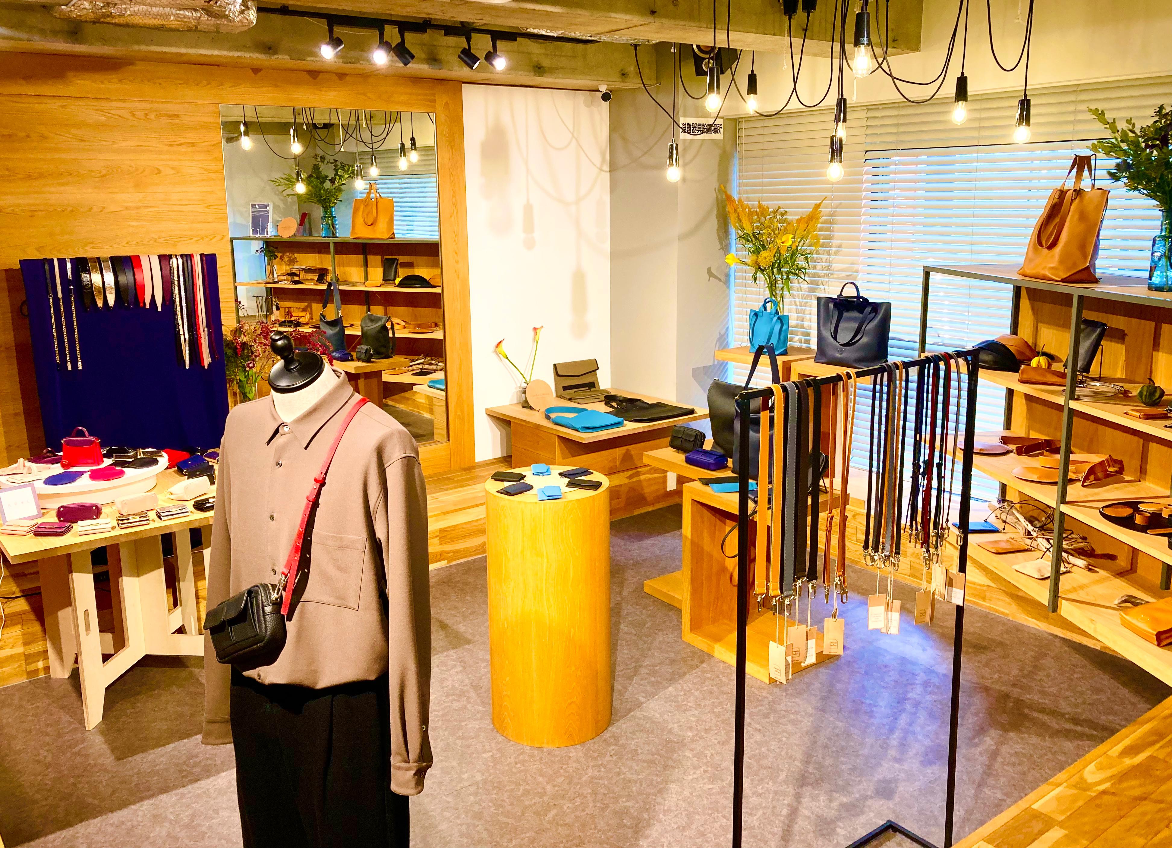 R&Dで生まれたアパレルブランド「Onemiler&detrans」、「AROL」。社内にショールームも併設しています