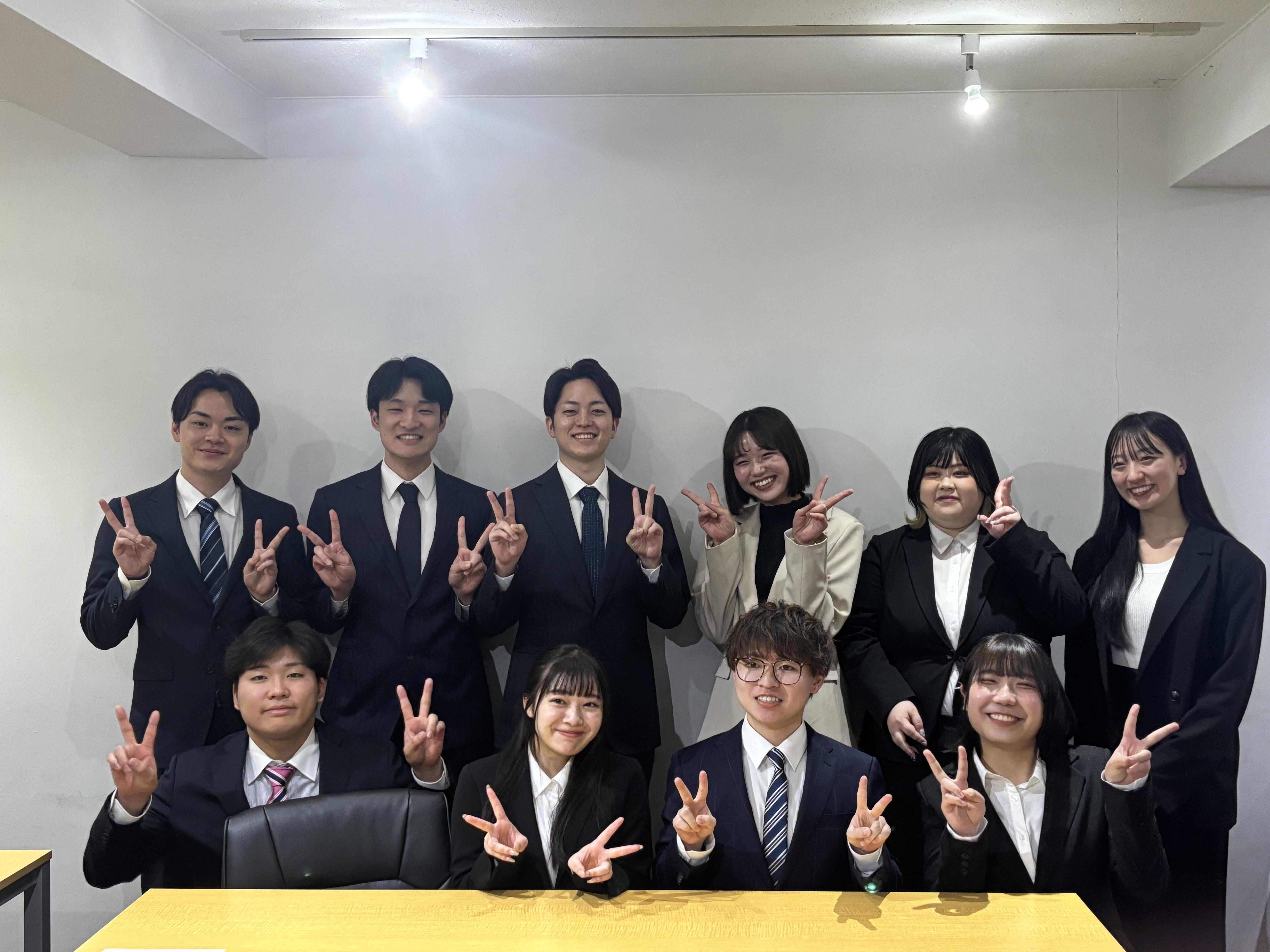 SHOｰSANで活躍する人は、一言でいうと“チャレンジできる人”。
SHOｰSANは成長企業なので、会社を成長させられる人が一番価値を発揮できます。
クレドにもある“迷ったら飛べ”の通り、どんどんチャレンジし会社へ還元してほしいです。
1年目から戦略を任せることもある、実力ベースのフラットな環境だからこそ、挑戦の機会はいくらでも転がっています！