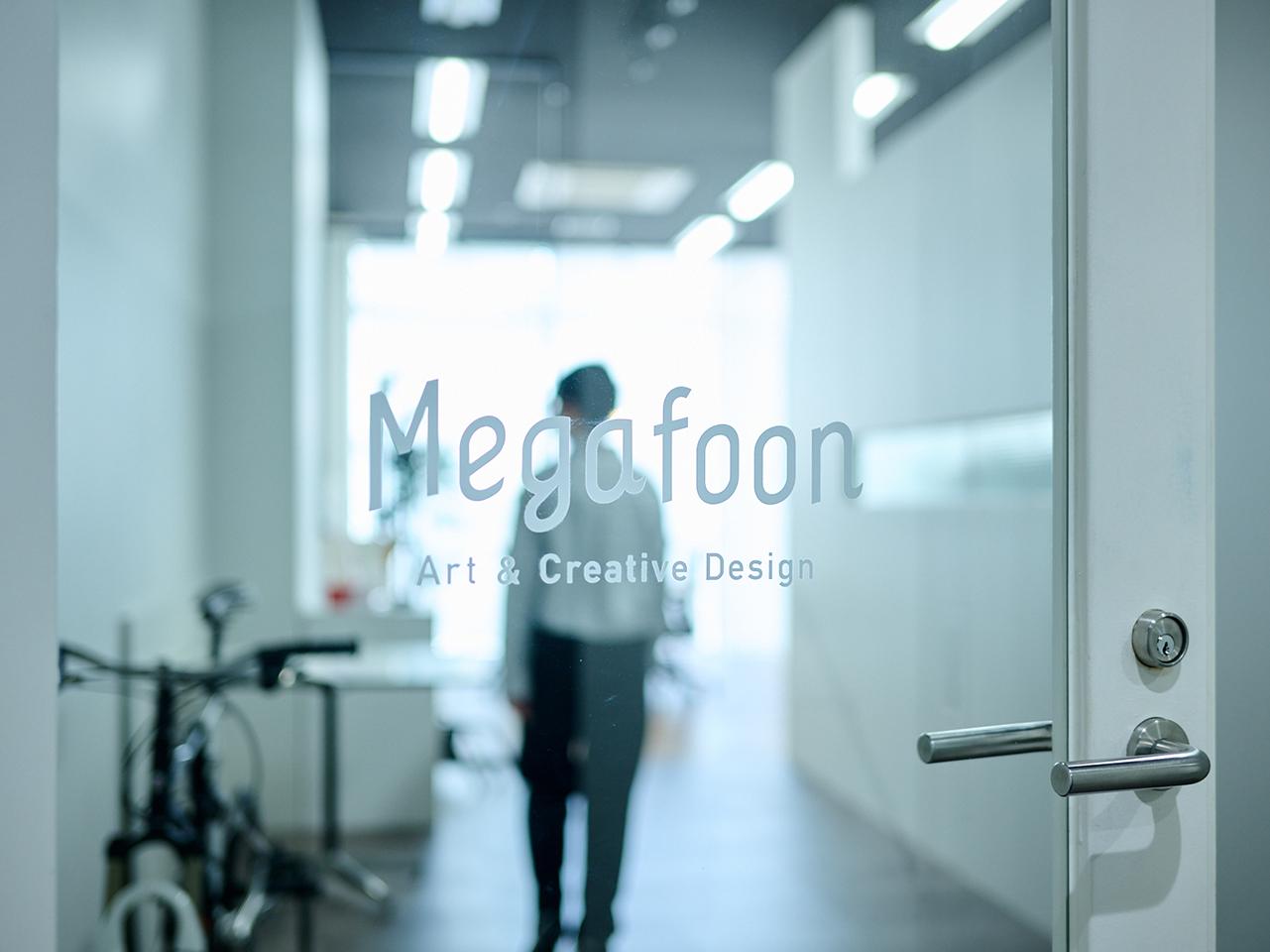 ブランディングを主軸に、企画やアートディレクションを得意とする同社。ブランディングやUI/UXデザイン、Webサイトデザイン、アプリデザイン、グラフィックデザイン、映像制作やWeb・デジタル領域をはじめ、グラフィックやパッケージなど幅広く手掛ける。