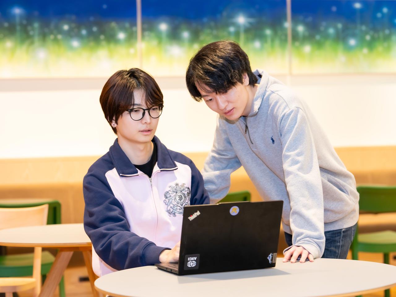 研究室のように自由闊達な議論が生まれる会社にしていきたいという。