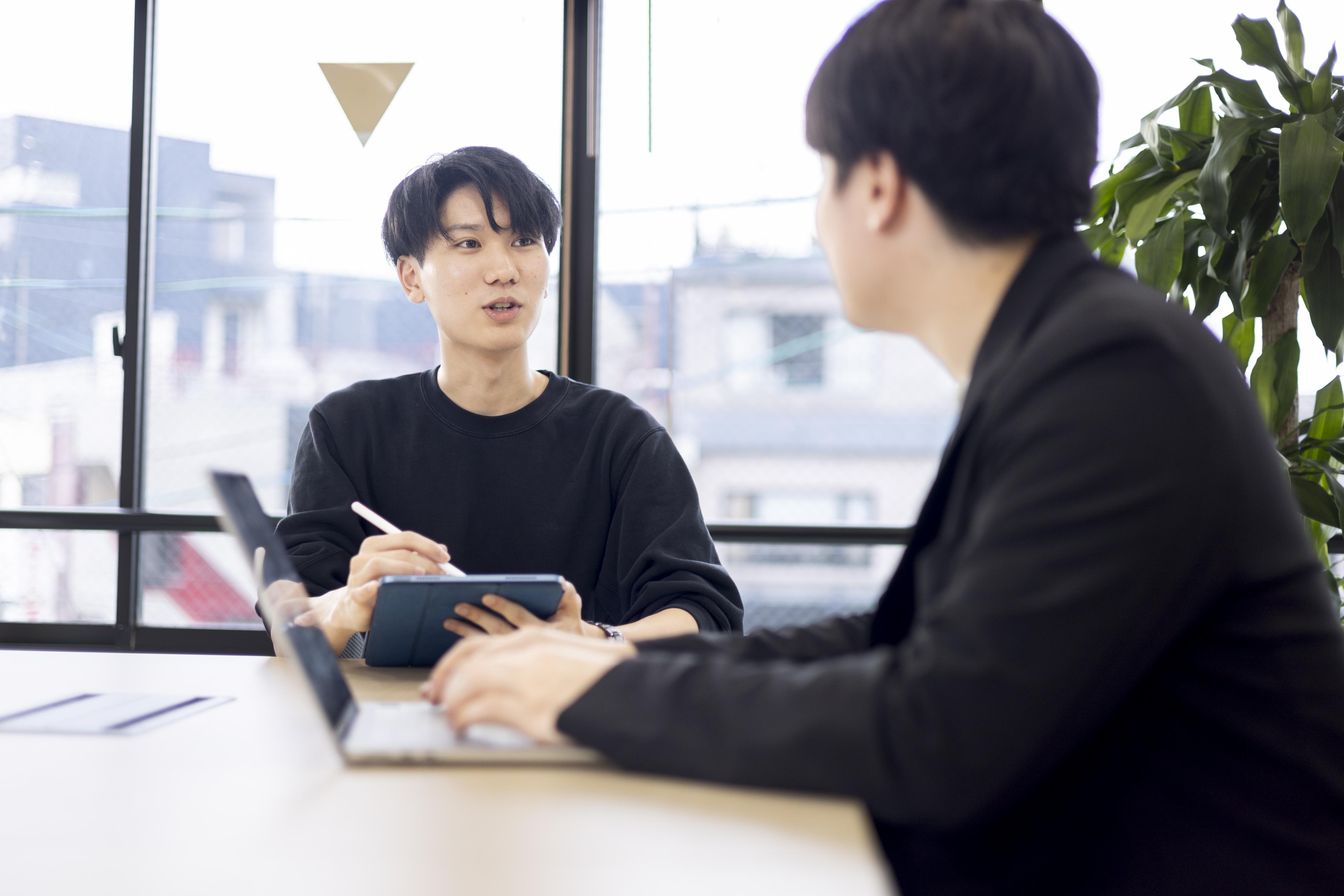 同社は、東京大学松尾研究室にルーツを持つAI企業群、「松尾研発スタートアップ」の一社で、最先端アルゴリズムでクライアントの課題を解決するDXソリューションを提供する会社だ。