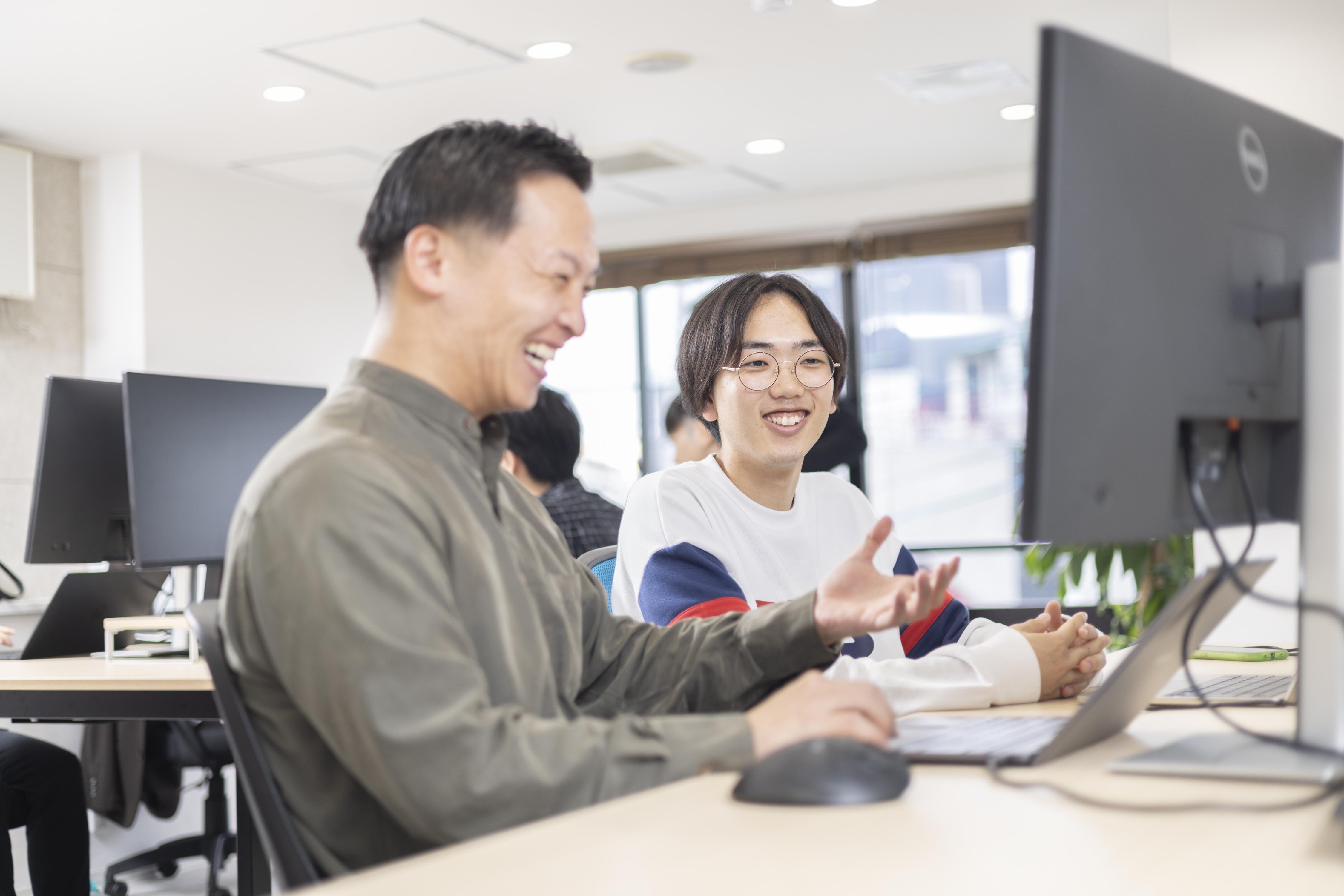 ほぼエンジニアだけのチーム構成で効率重視の社風も魅力だ。