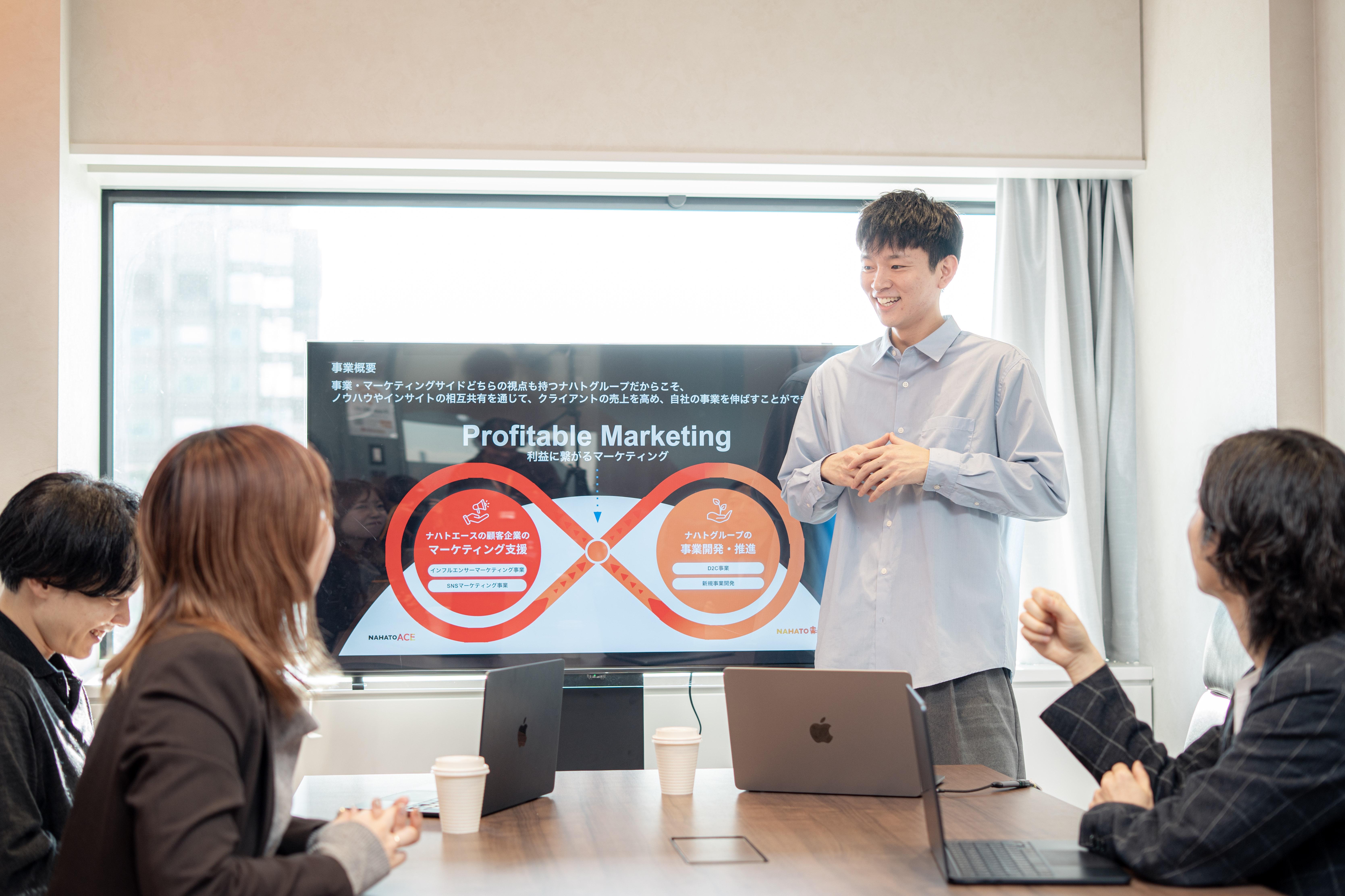 ▍実力次第でキャリアアップが可能
平均年齢26.7歳の当社は、社歴や年齢に関係なく、ポジションに就くことが可能。26歳の部長をはじめ、20代から早々にキャリアを積んでいる社員が多く、27歳の本部長もいます。これまでの経験や年齢などにハンデは一切ない社風のため、一人ひとり大きな裁量を持って働くことが可能です。同級生と差をつけ、自身を成長させたい方にはピッタリの環境です。