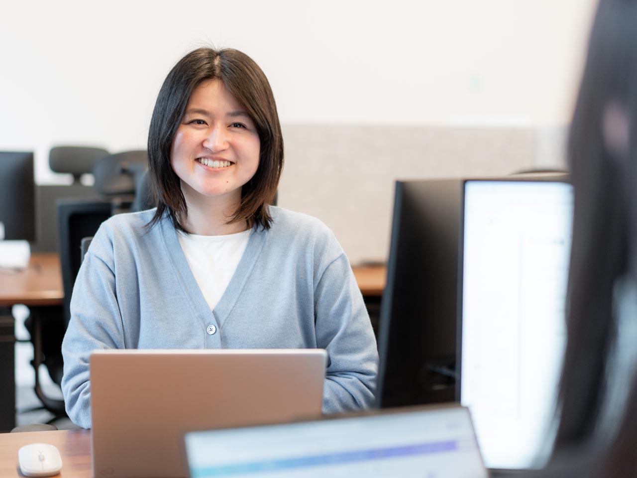 奨学金情報の分散やアナログな運営課題に対し、検索サイト『ガクシー』、管理システム『ガクシーAgent』、設立支援の三事業を連動させた独自のプラットフォームを展開する。