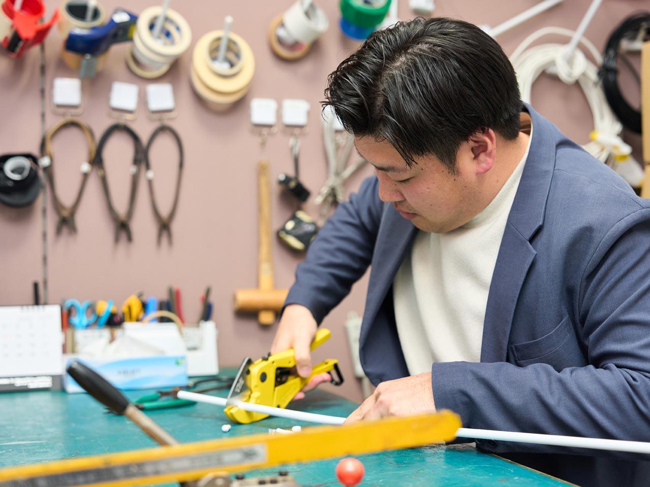 『LED POP』や『音声POP』等、電子部品を組み込んだPOPや、商品のデザインを立体的に再現する『エアーPOP』など、幅広い品揃えが特徴。