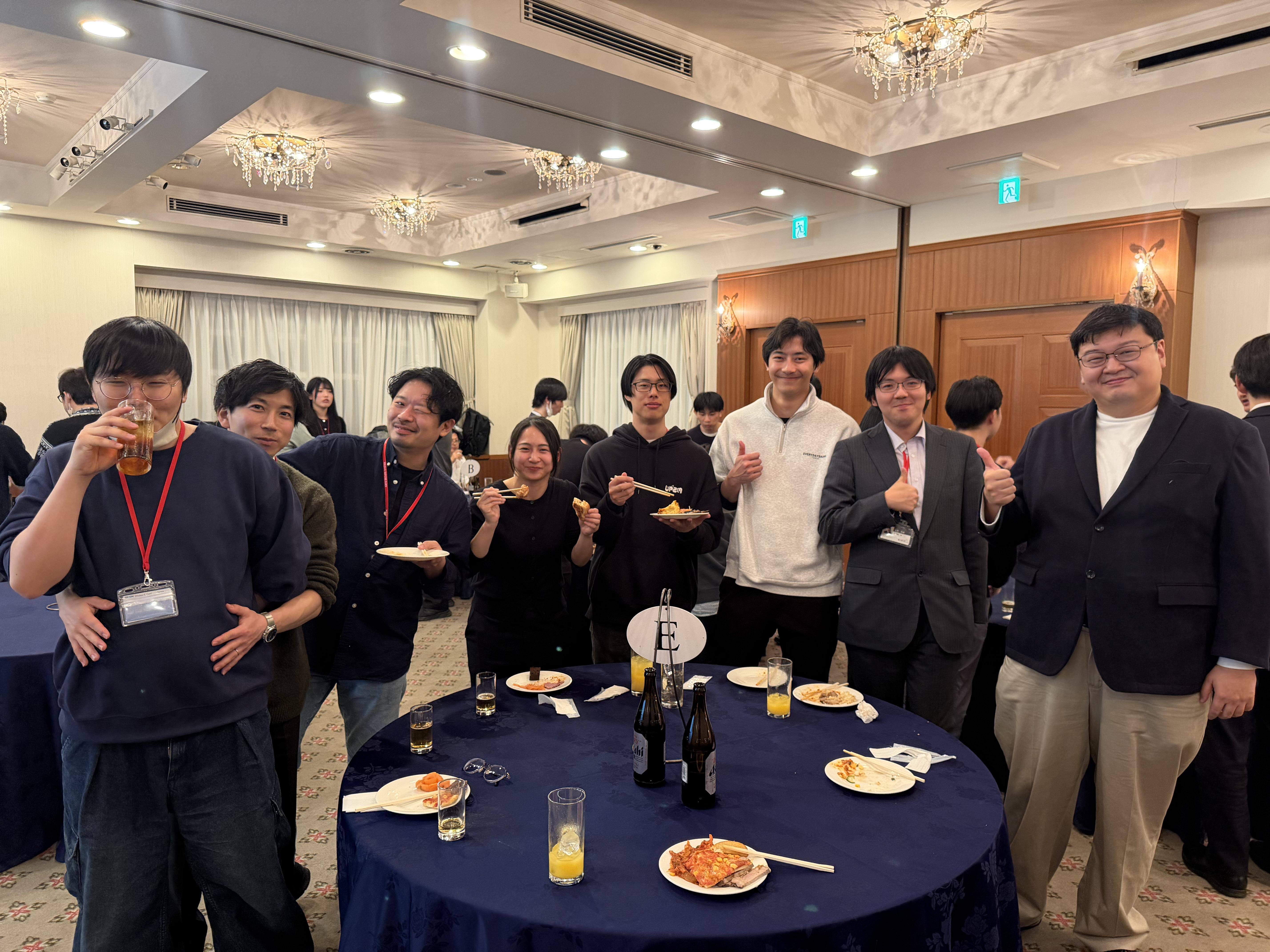 2026年2月に行われた社員総会では、前期の振り返りと今期の目標を伝えました！社員一人一人が技術好きなため、クイズ大会で技術問題が出題された時は大盛り上がりでした。（出題問題も代表の持田が考えてます）