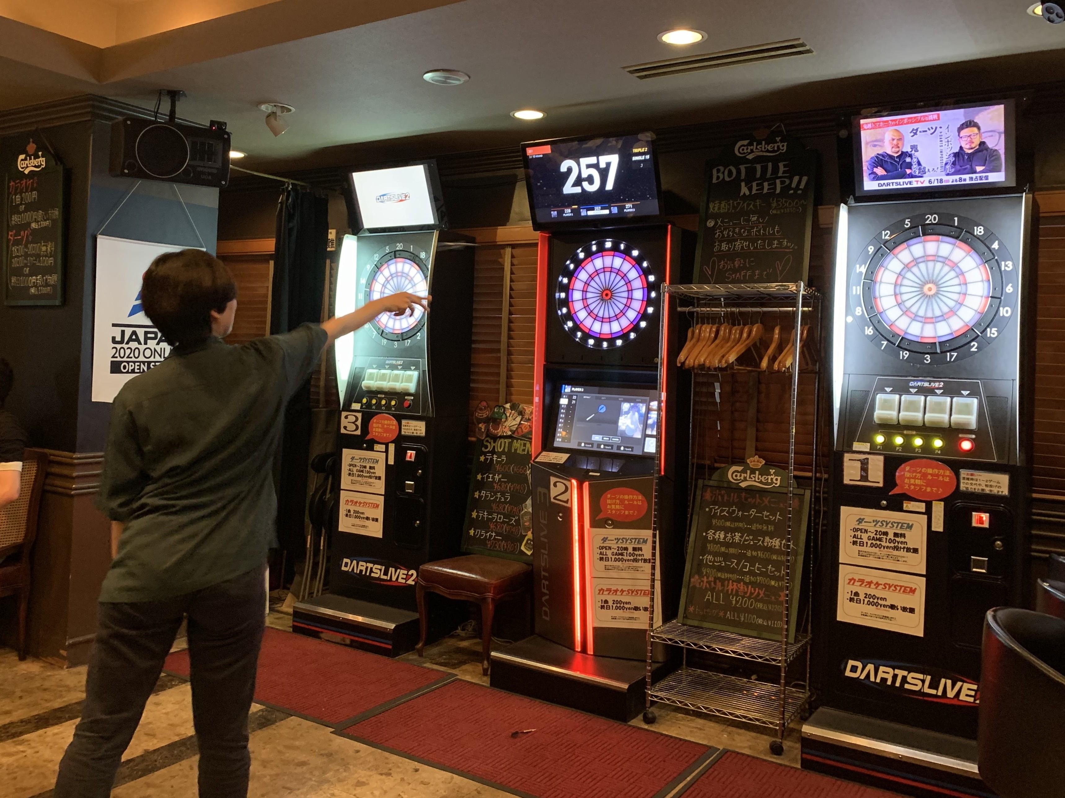 社内イベントでダーツ大会を開催しました。
優勝者には豪華景品のプレゼントも！