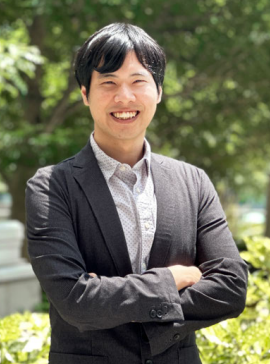 ＜代表取締役：平嶋　遥介＞
上智大学理工学部情報理工科、上智大学院理工学研究科卒業。
NTTデータに入社後、銀行向け勘定系共同センターへの機能追加・開発などを担当。
2017年に株式会社ゼロフィールドを創業し、暗号資産関係のビジネスを展開。
金融系システムやブロックチェーン関連の深い知識と豊富な経験を有しており、CTOとして開発チームを牽引しながらも、経営者として成長の道を歩む。
2023年8月より代表取締役CEOに就任。
