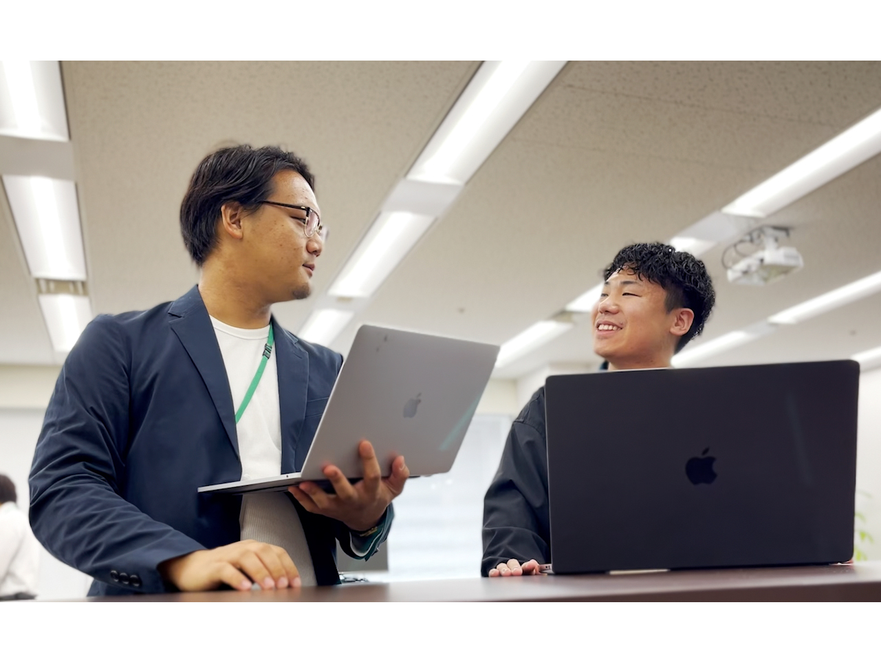 部門横断でアイデアを出したり、MTG
は活発に行います