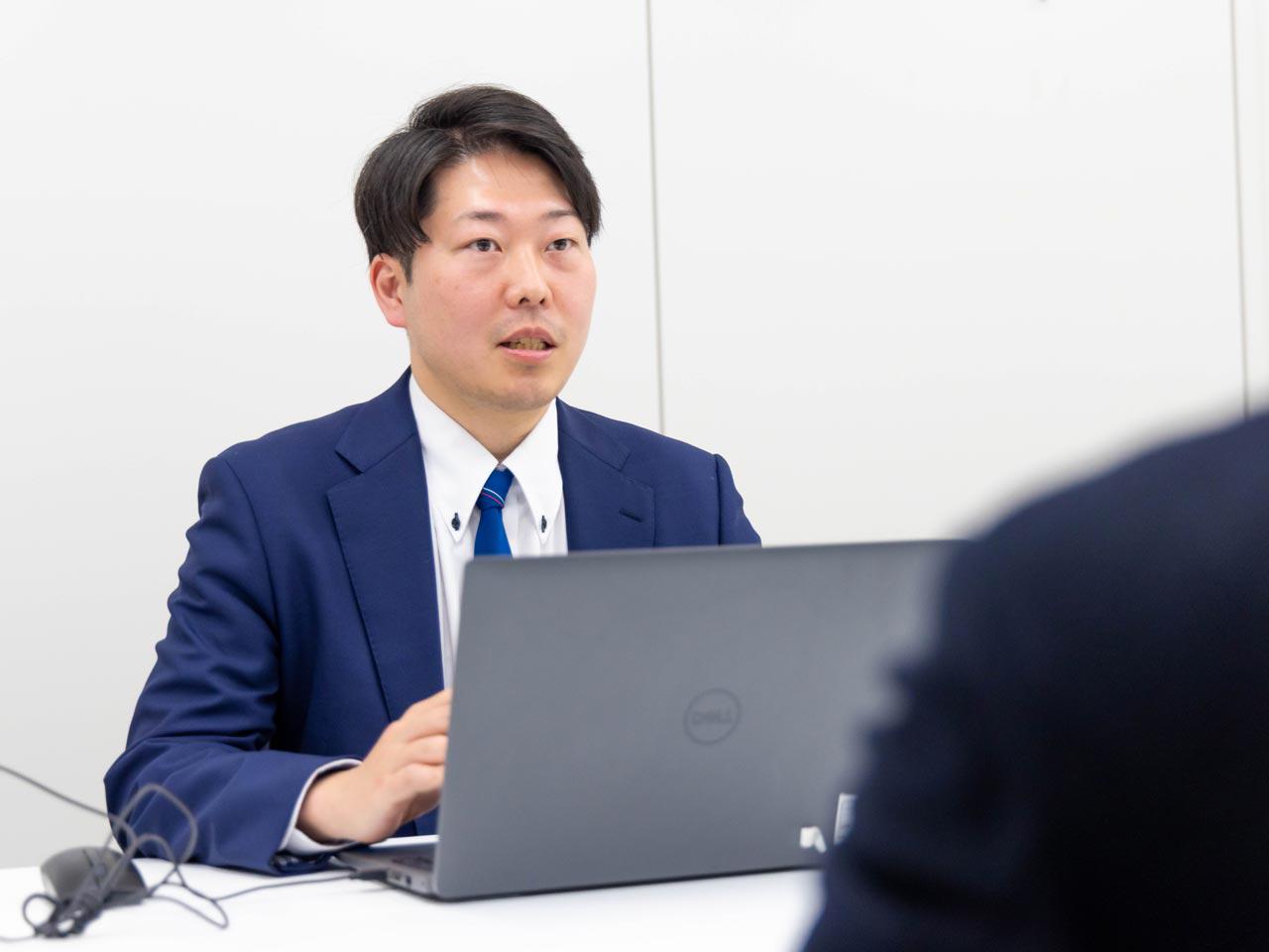 長年にわたって社会を支えるシステムを手掛けてきた信頼の実績と、2008年に資本業務提携を締結し、TOPPANグループの一員となった立場が強み。