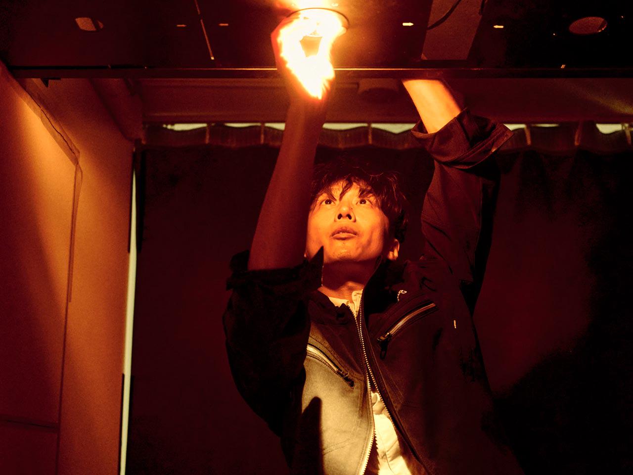 建築物そのものの設計段階から関わり、照明器具の設計、製造、現場での最終調整までを一貫して手掛け、ラグジュアリーホテルやハイエンドな商業施設等、こだわりの空間づくりを支えている。