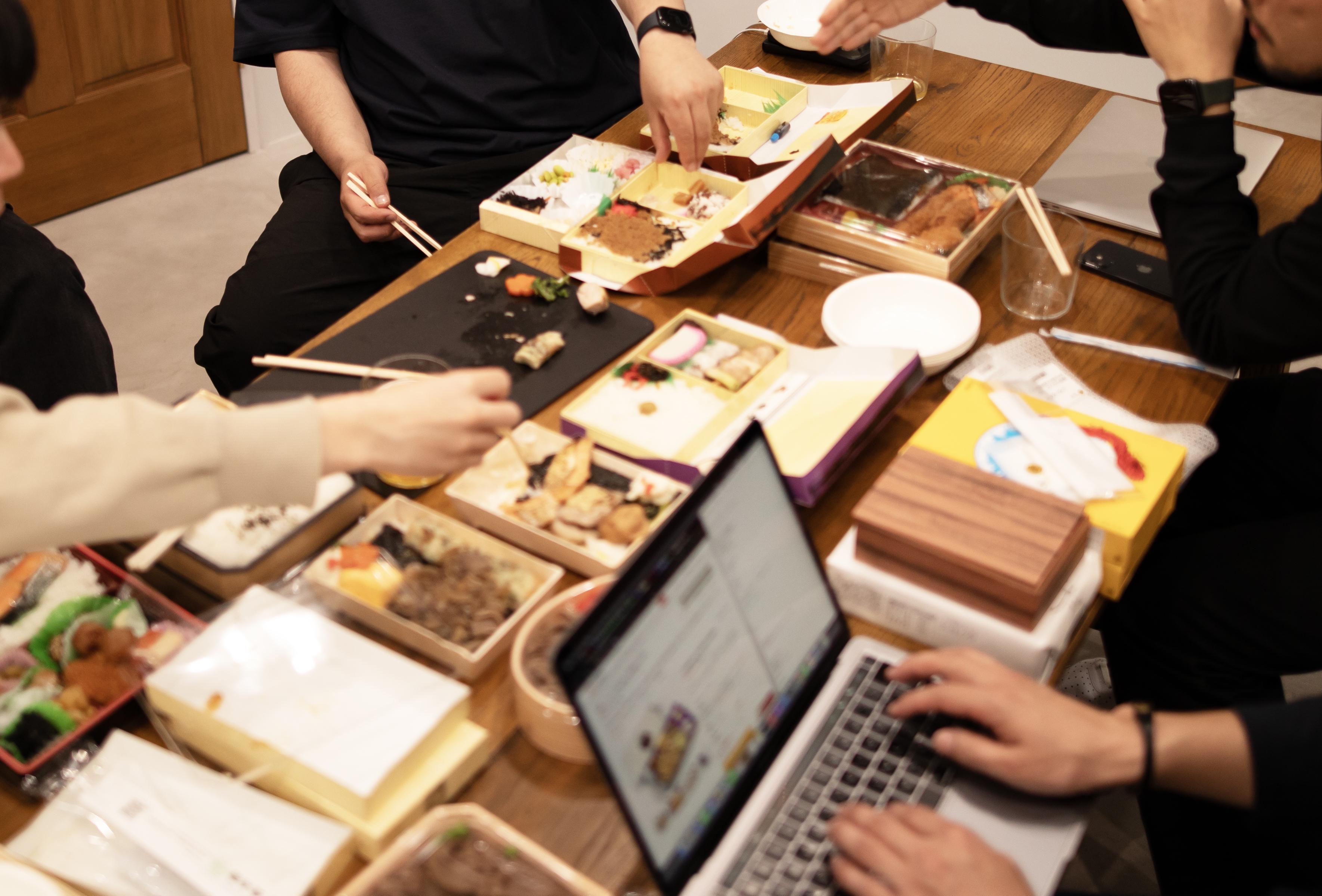 ただ掲載するだけのプラットフォームではなく、商品開発からお客様のサポートまで一気通貫で行っています！