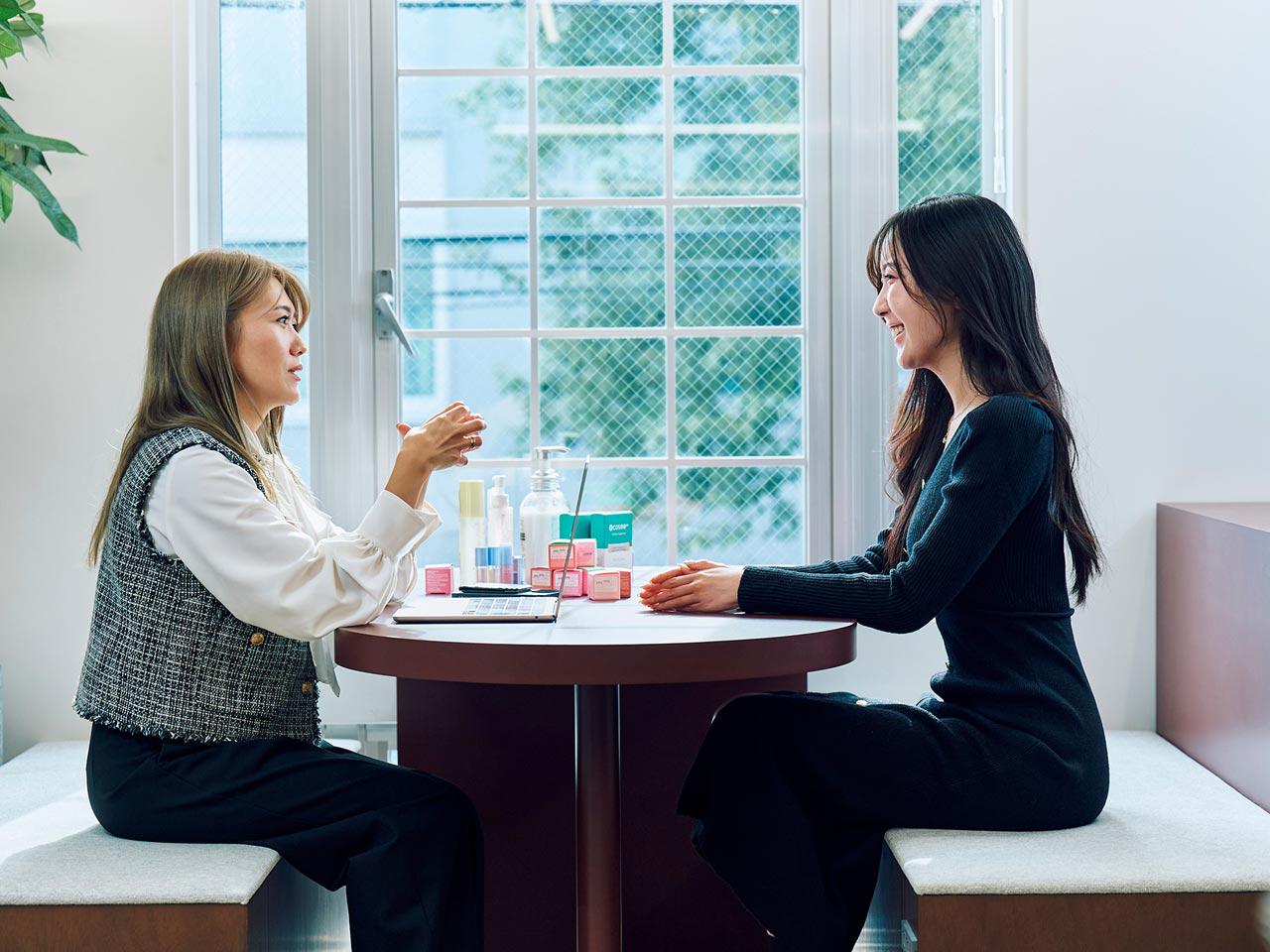 会社間や部署間、役職等の垣根も越えて、フラットに意見交換できる風土もある。