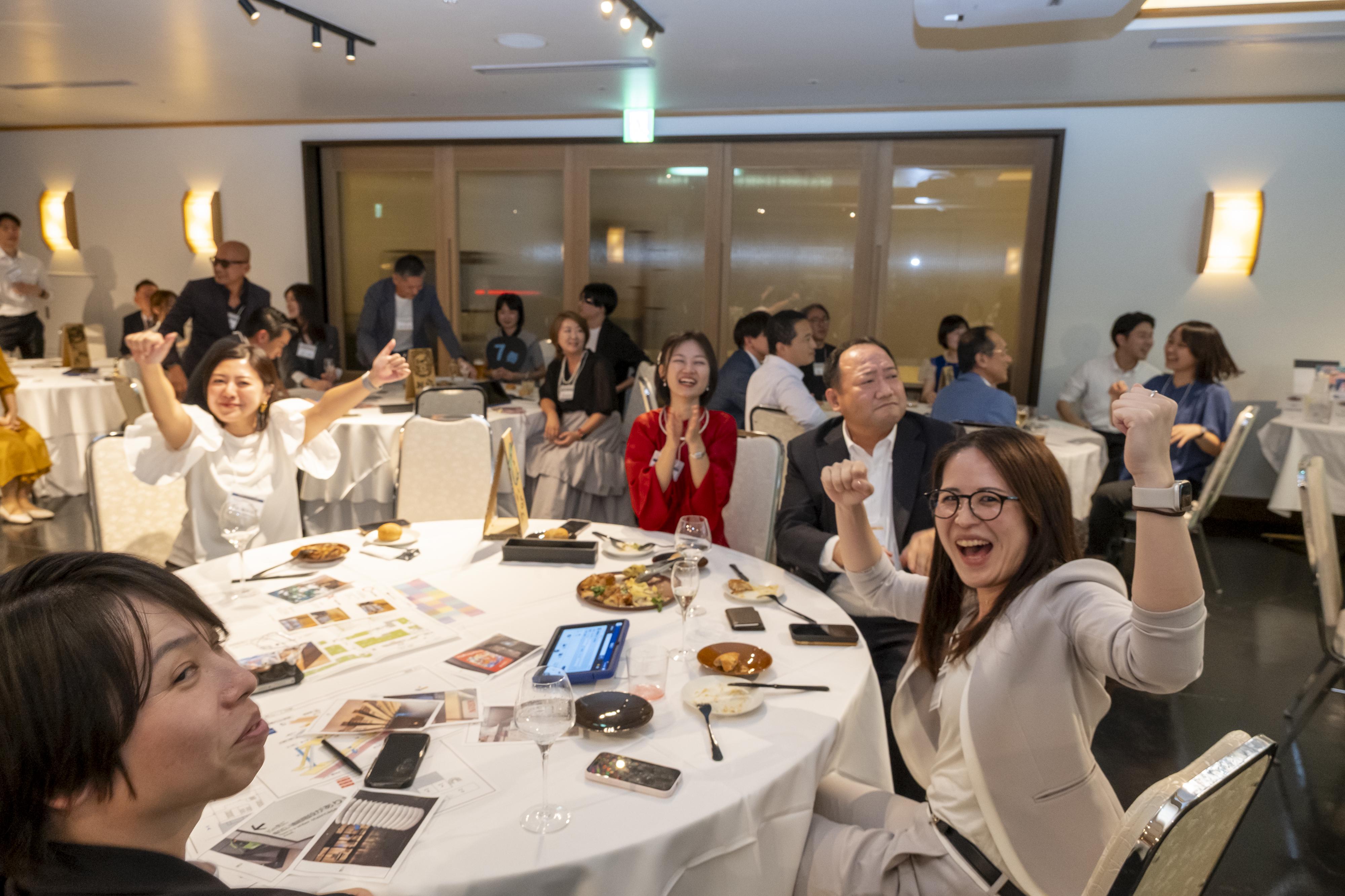 30周年の祝宴は、内製ならではの熱気と笑顔に包まれました。