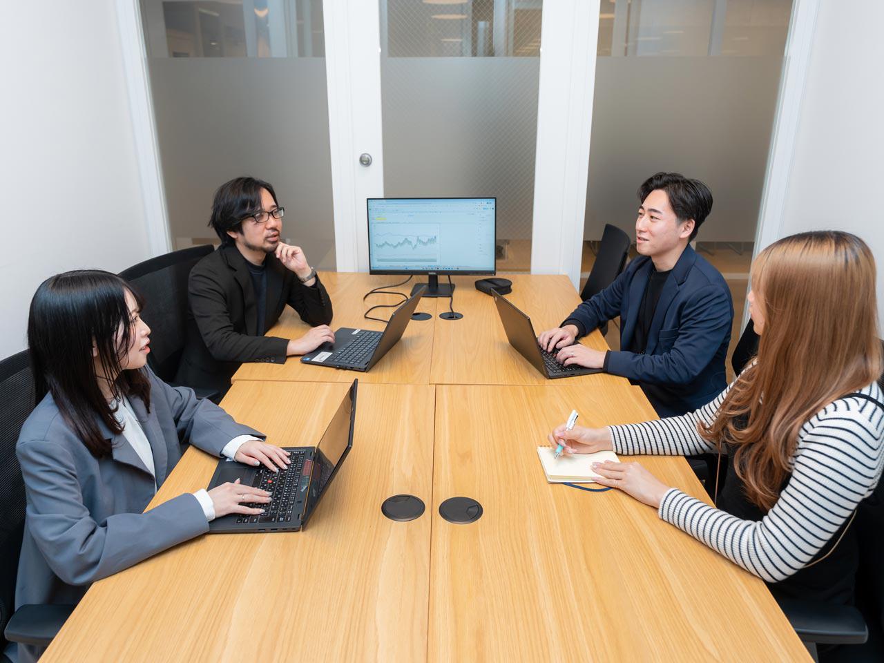 テクノロジーを全面的に活用し、煩雑な人材紹介業務を大幅に省力化してコンサルタントが人にしかできないサービスに徹する体制構築が特長。